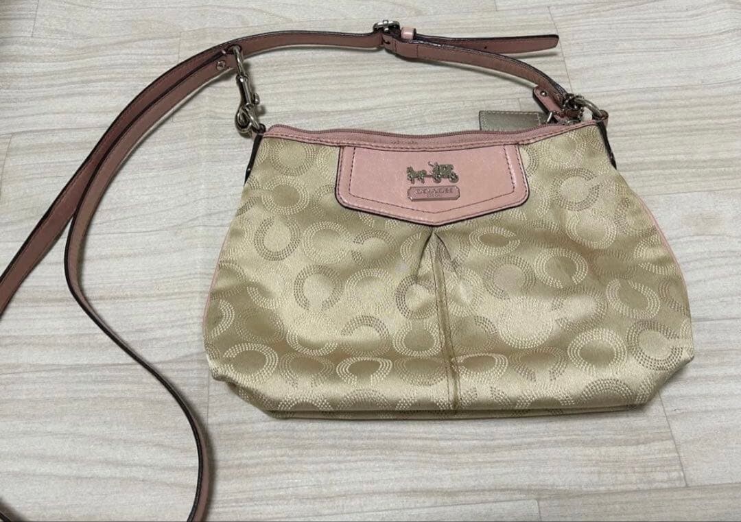 COACH Womens Beige Logo Shoulder Bag Silver Chain Strap Adjustable 26.5cm 18.5cm