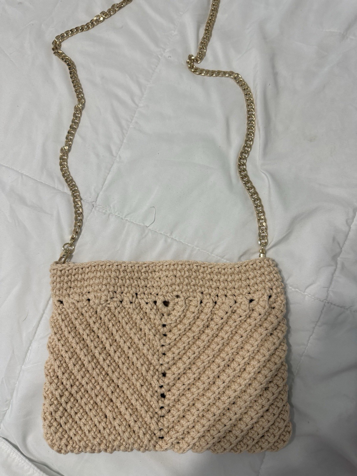 Beige Crochet Small Shoulder Bag Purse w/ Gold Chain Strap, Magnetic Closure