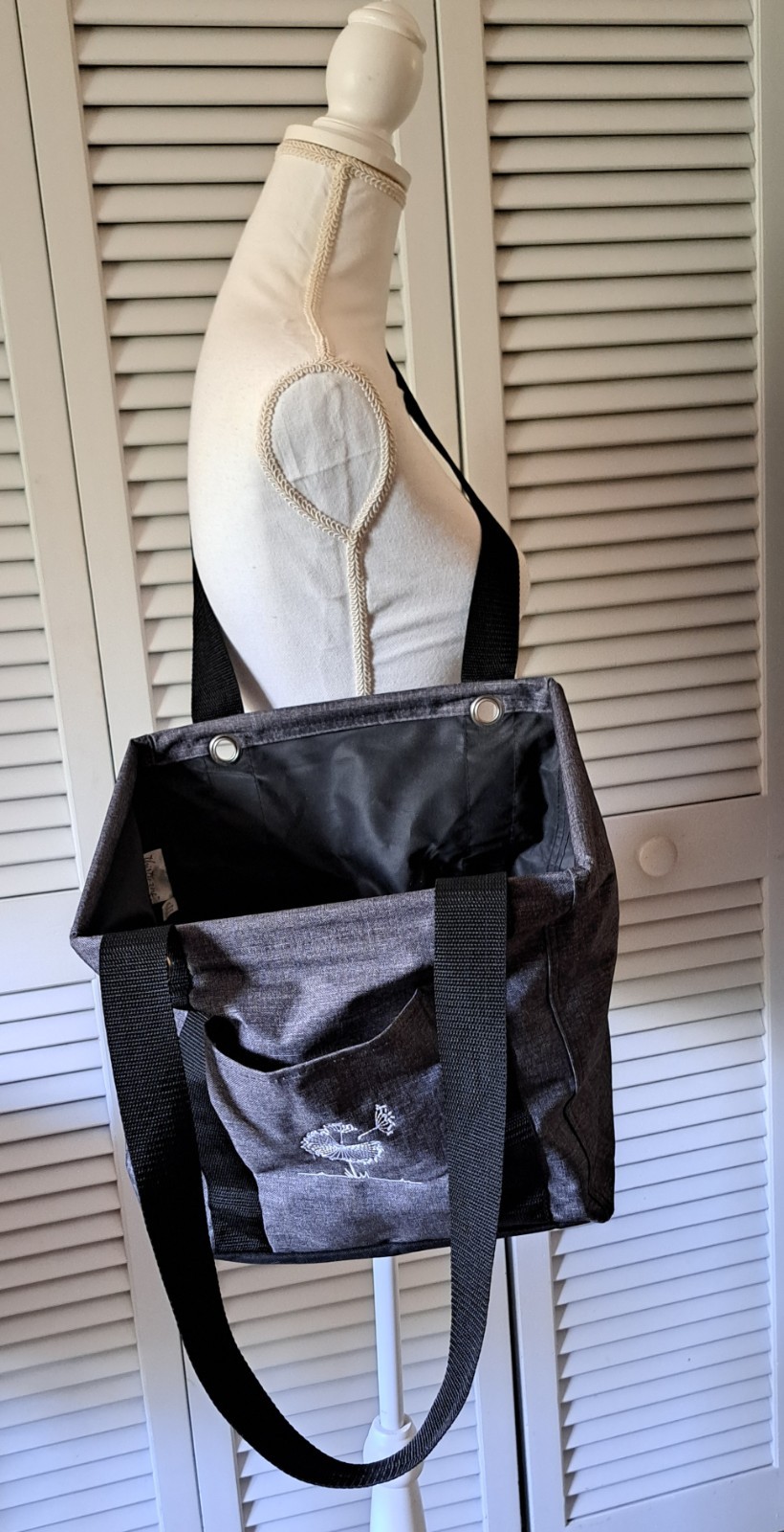Thirty-One Utility Tote Charcoal Crosshatch Dark Gray Embroidered Dandeline