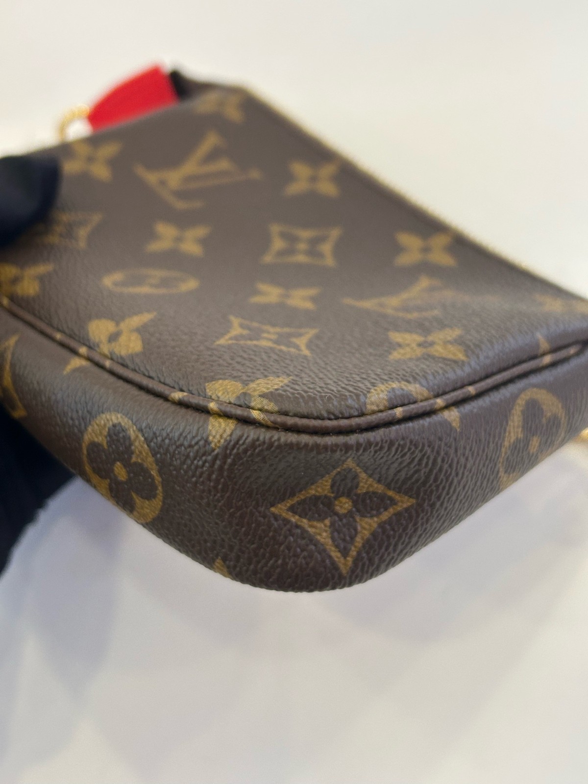 Louis Vuitton Christmas Limited Edition Underarm Pochette, (15×10)cm