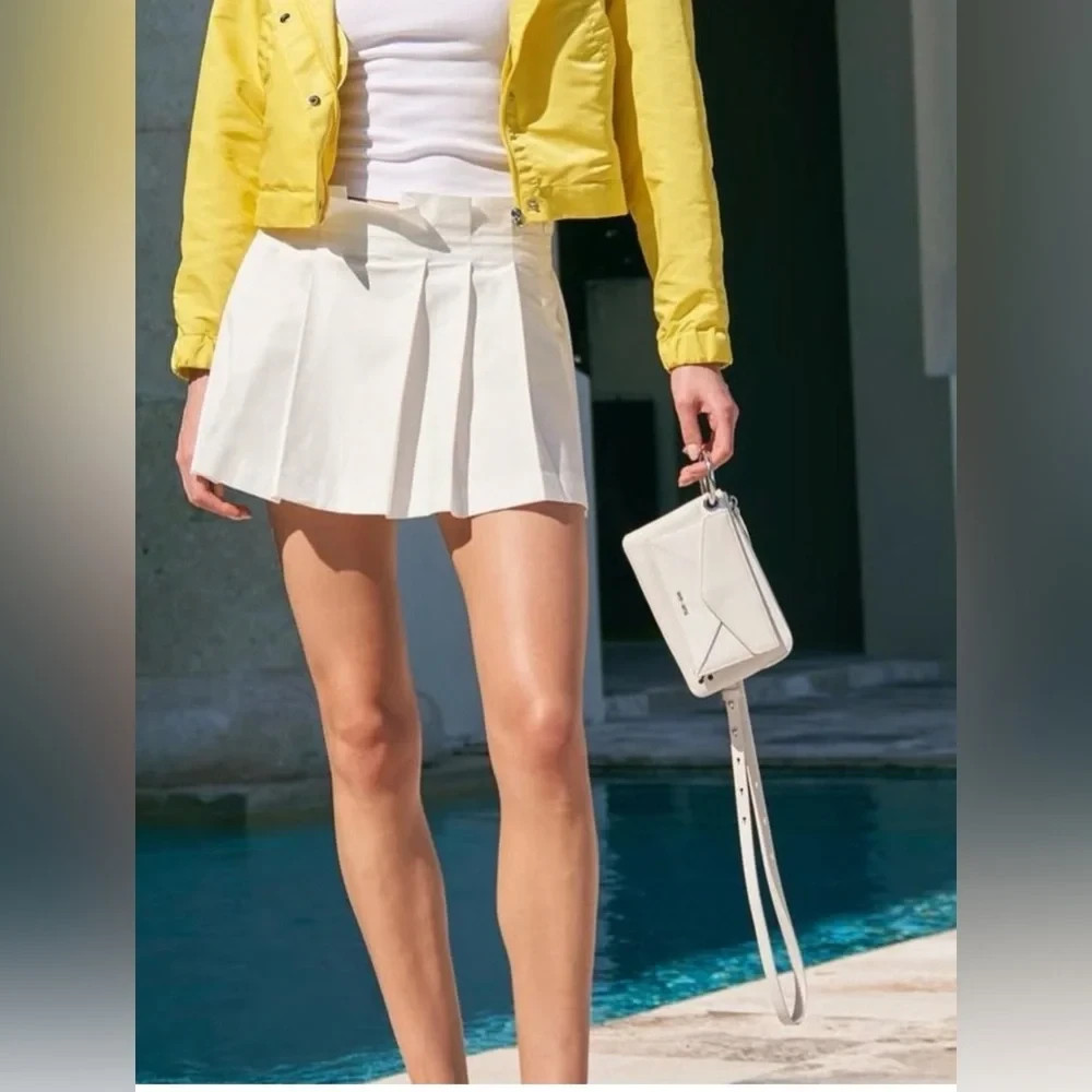 We Ar4 The Grab Wristlet (Optic White) NWT