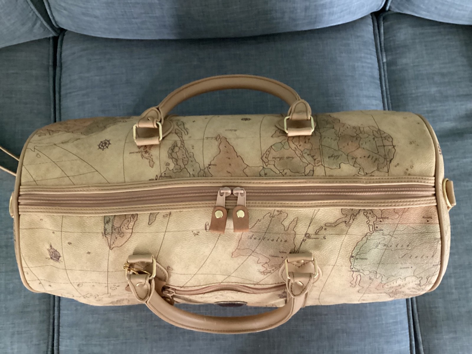 LEATHER TRIM VINTAGE 18 INCH WORLD MAP PRINT DUFFLE BAG WITH STRAP VGUC LOOK!