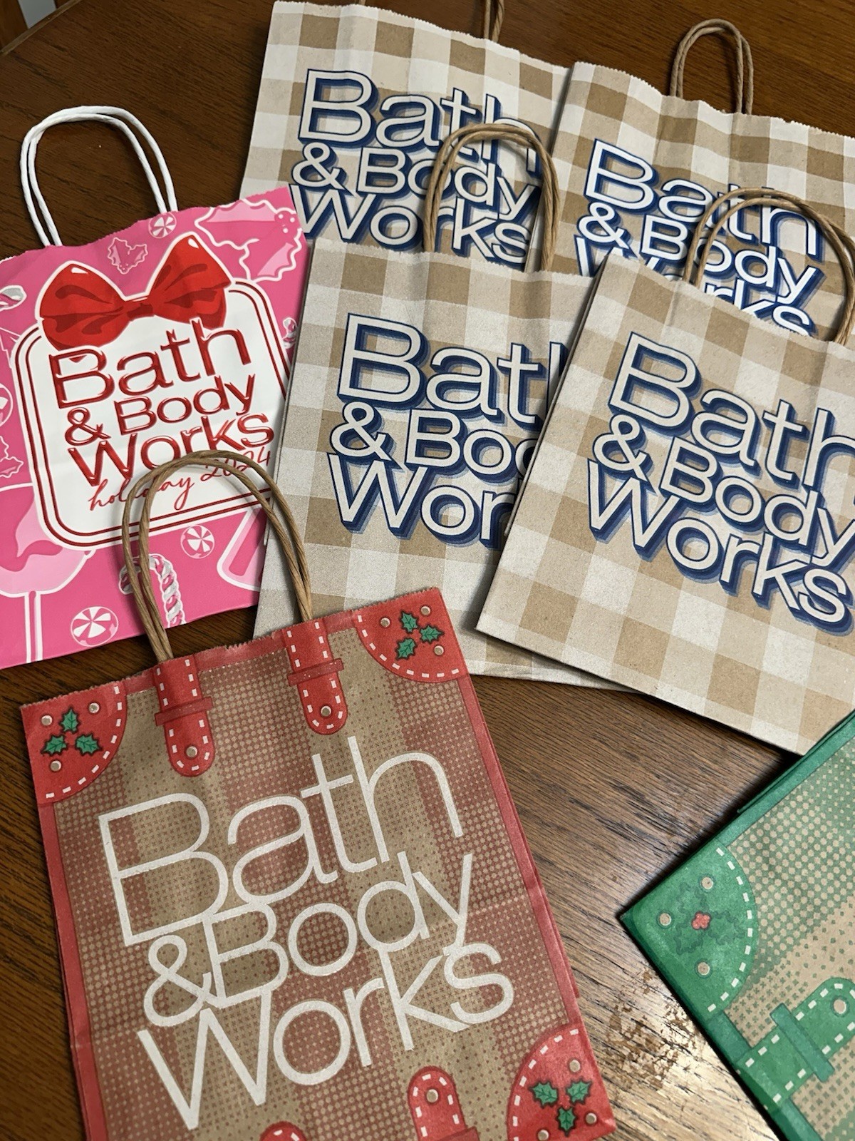 Lot of 9 Bath and Body Works Paper Bags ( 2 medium And 7 Small)