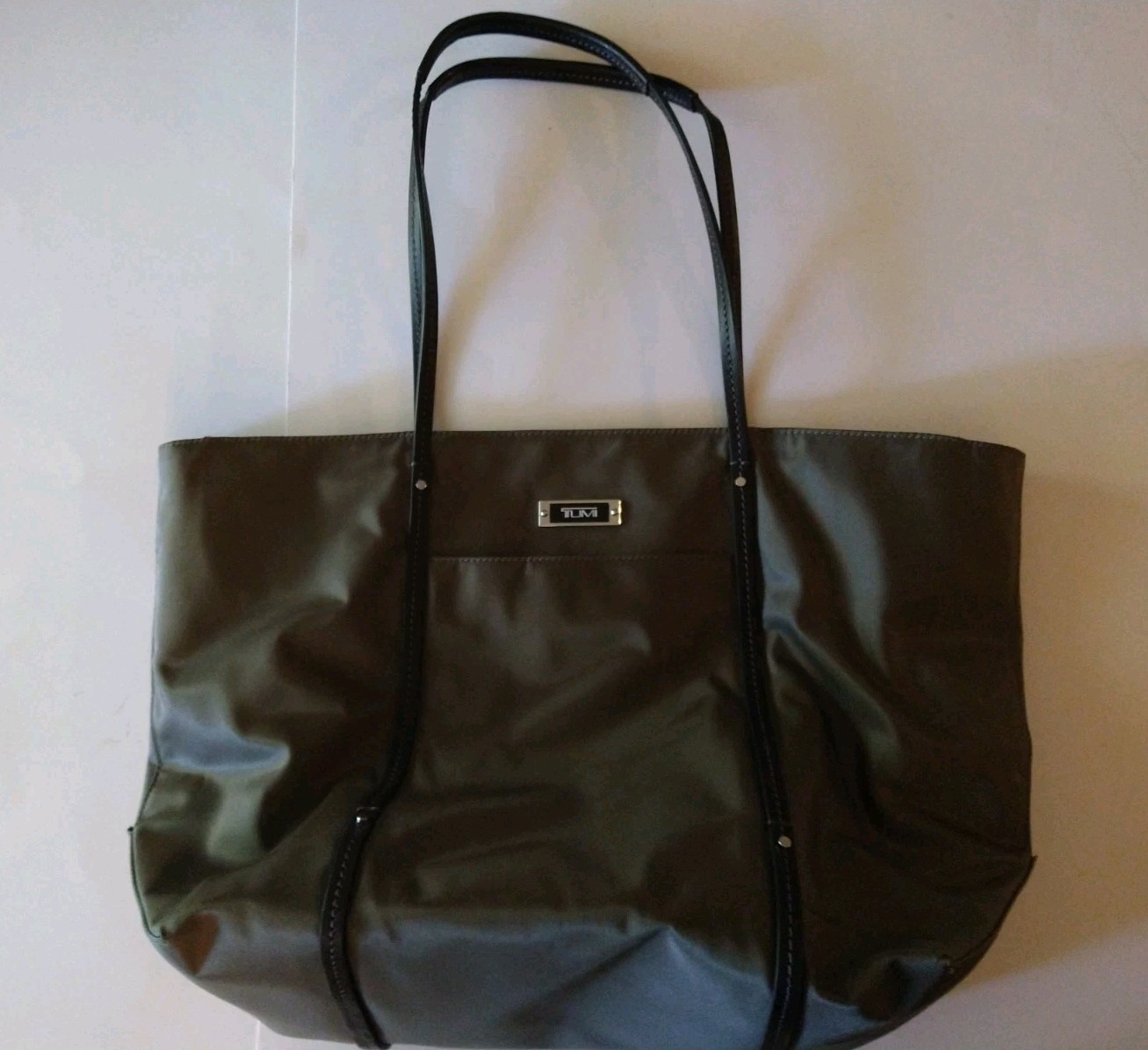 TUMI Tote Bag Brown Nylon Black Leather Handles Zippered Top Casual Business