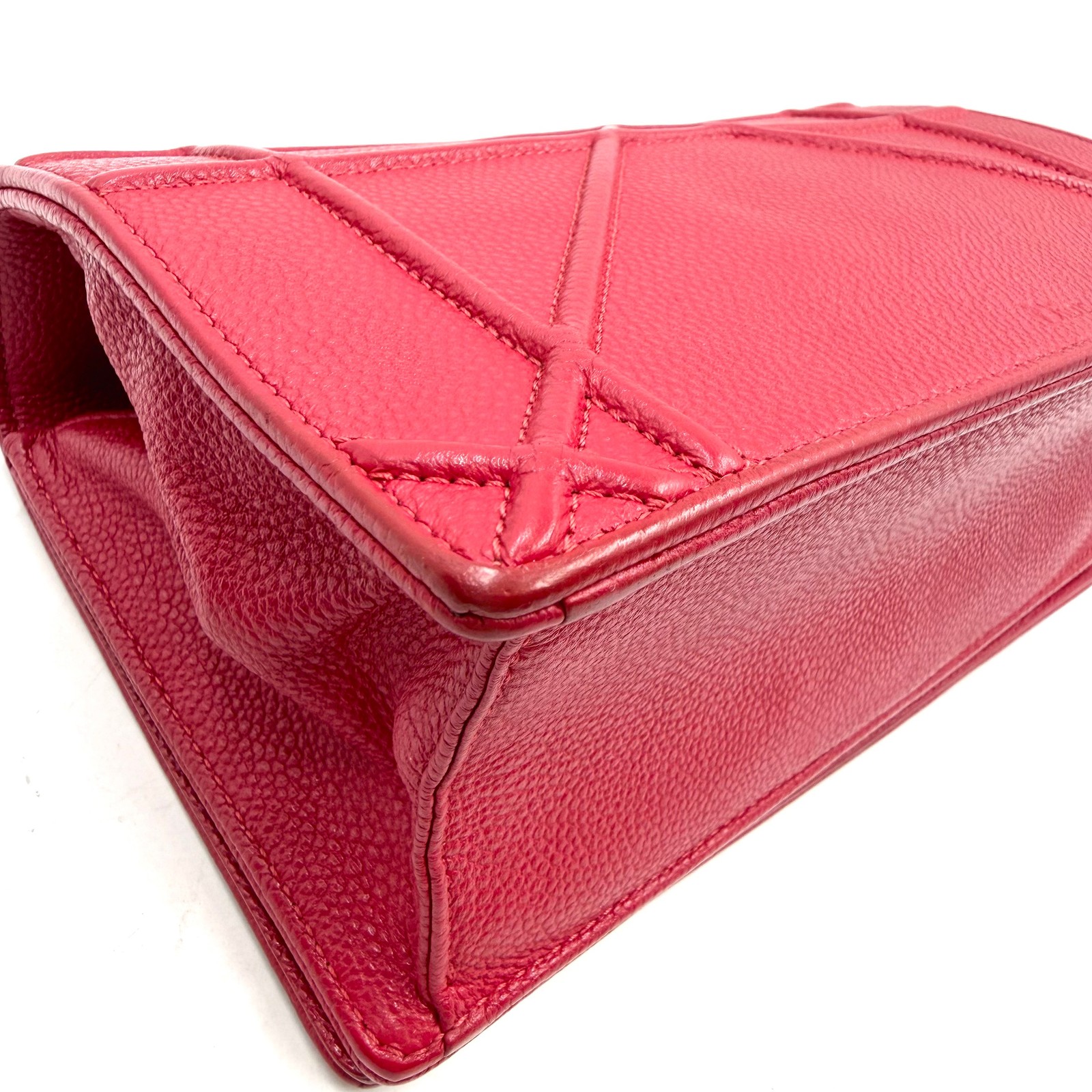 Pre-Owned Dior Classic Diorama series red leather shoulder bag