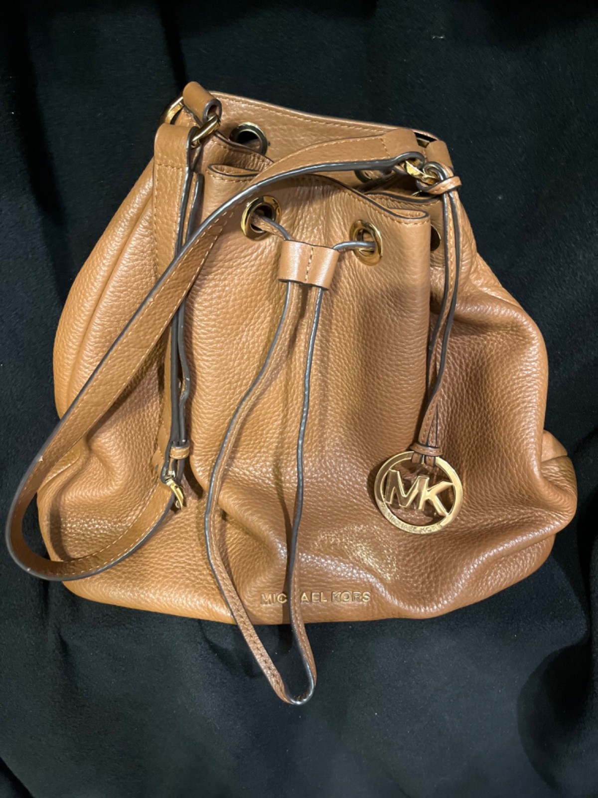 Michael Kors Jules Drawstring Bucket Bag pebbled Brown Leather Medium