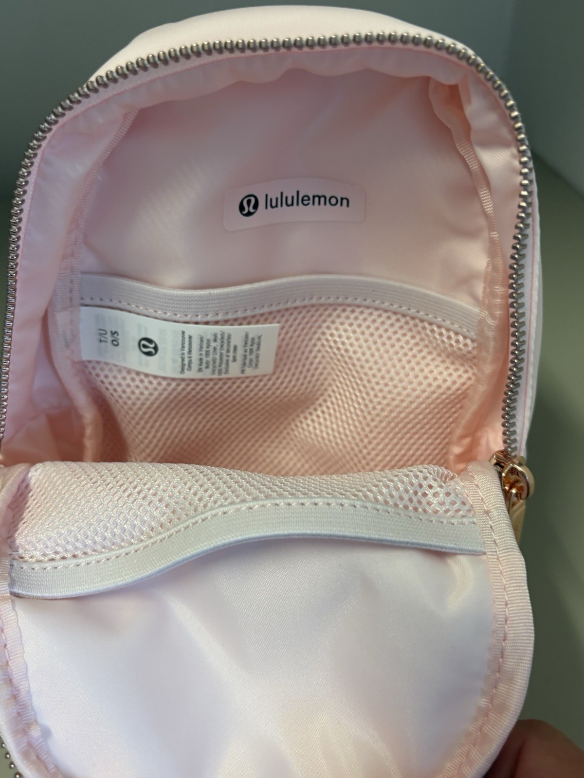 Lululemon Everywhere Sling Bag Small 2L, Colour Pink /Rose Gold New With Tags