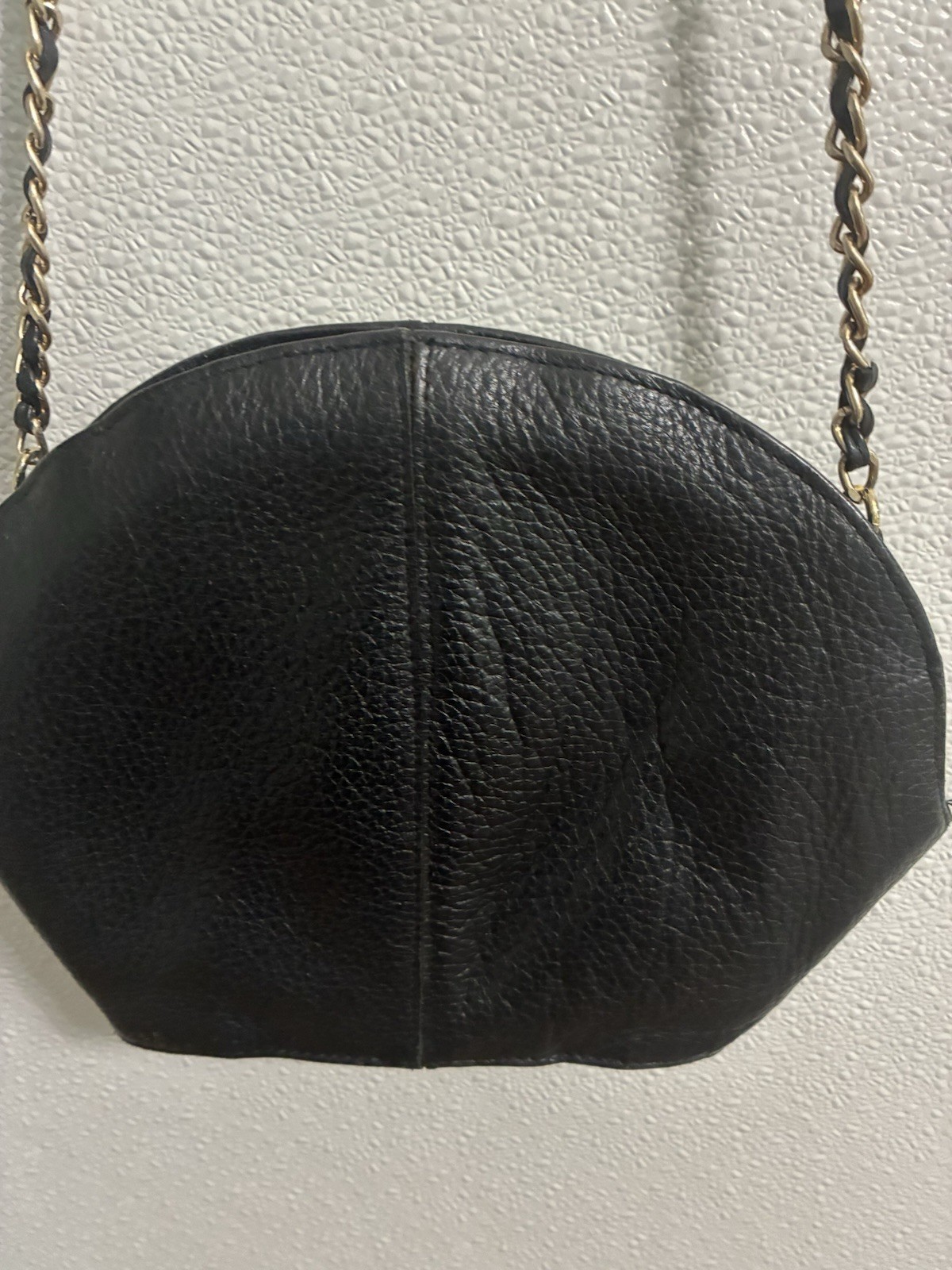 Source Unknown Black Leather Crossbody with Gold Chain
