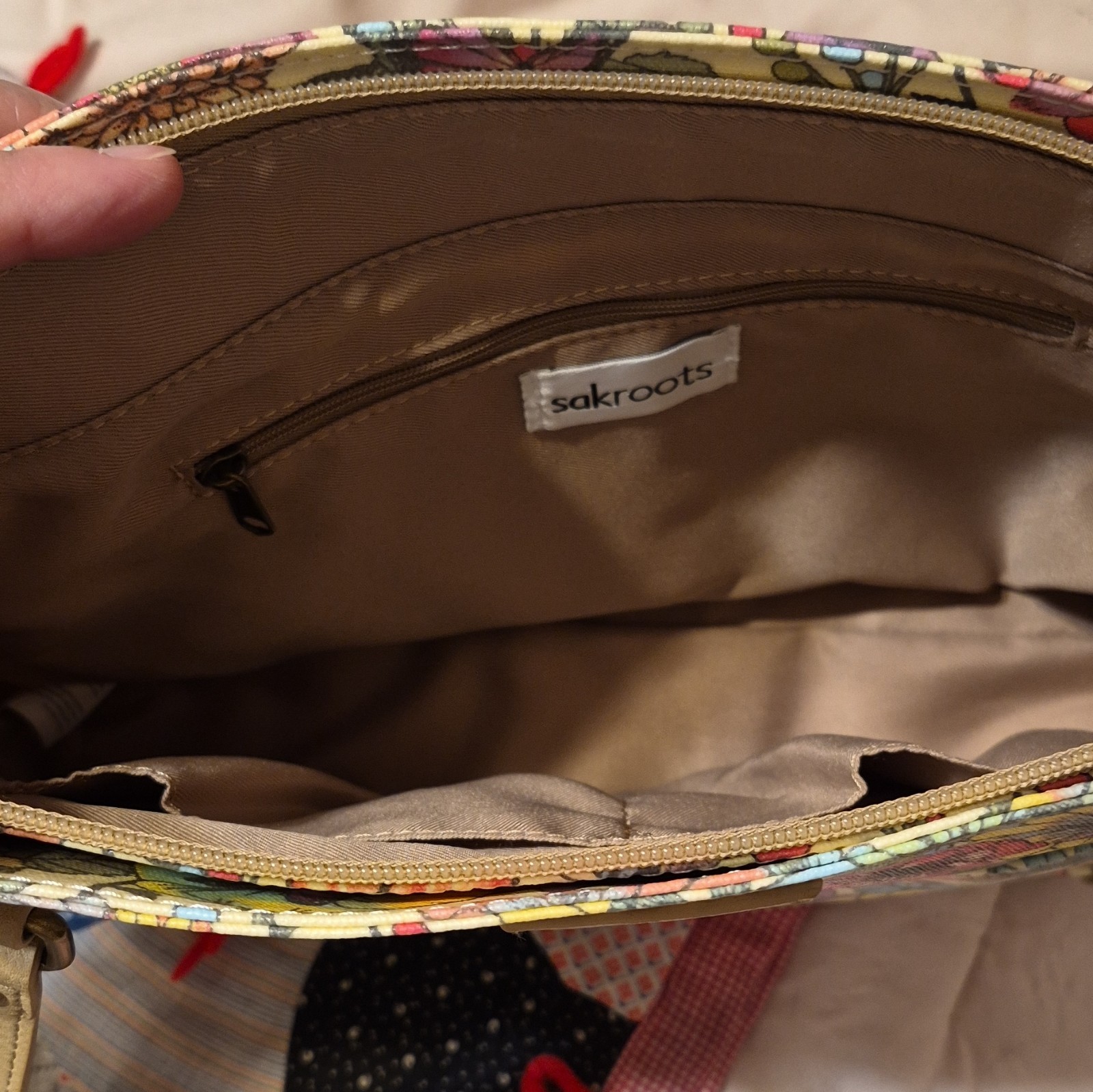 Sakroots Multicolor Floral Tote Zip Top, Lined Inner/Outer Pockets, Hang Tag