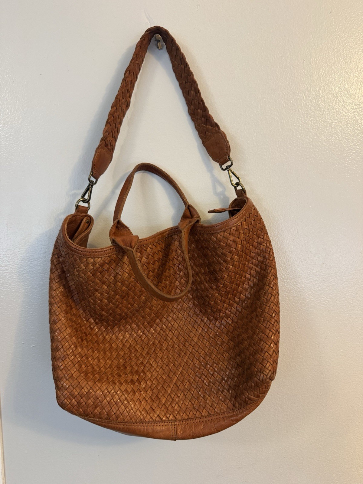 Braided Woven Leather Women’s Hobo Style Bag