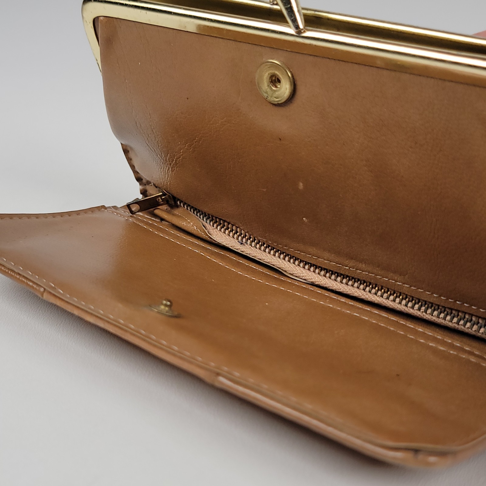 Vintage Leather Clutch Brown Gold Latch 70’s smooth Retro change purse attached
