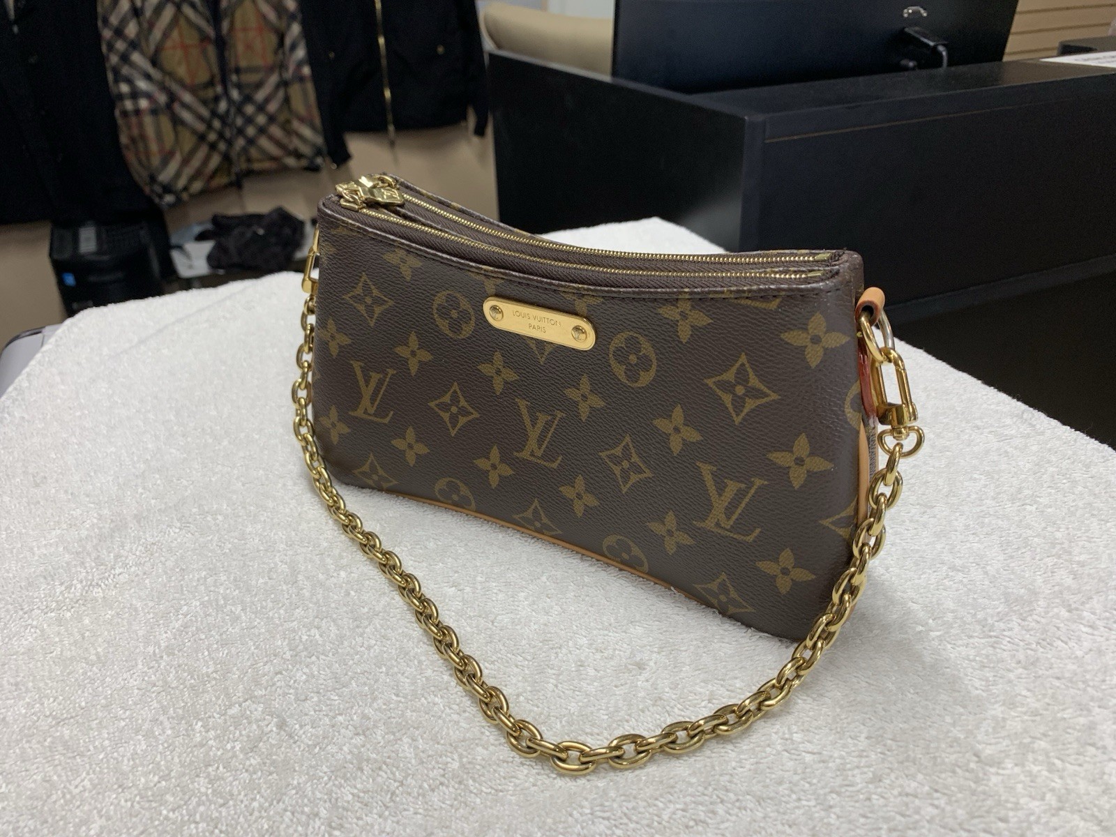 Louis Vuitton Monogram Pochette Liv Shoulder Chain Bag