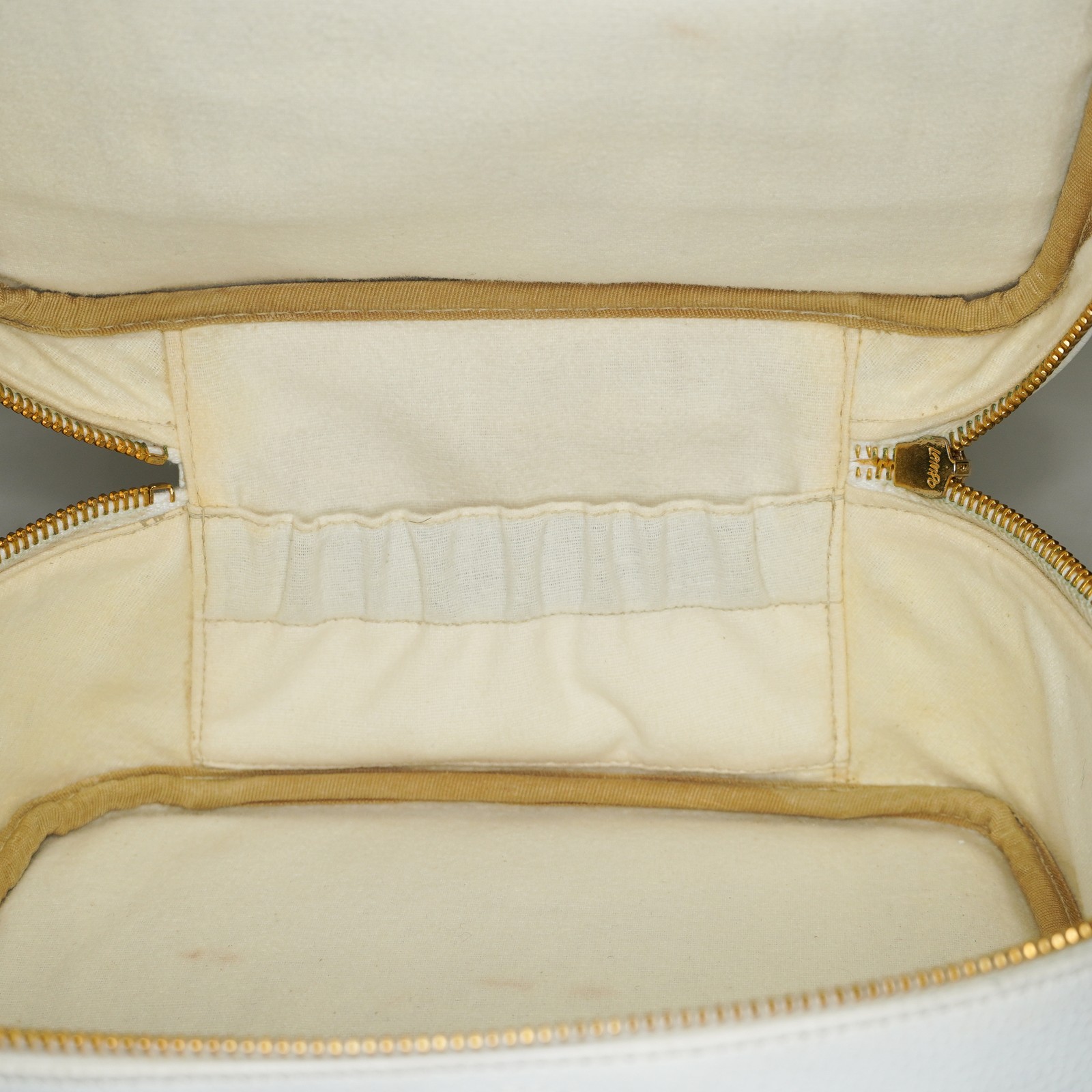Chanel Caviar Skin White Vanity Case Cosmetic Pouch CC Logo Used 06E105830030
