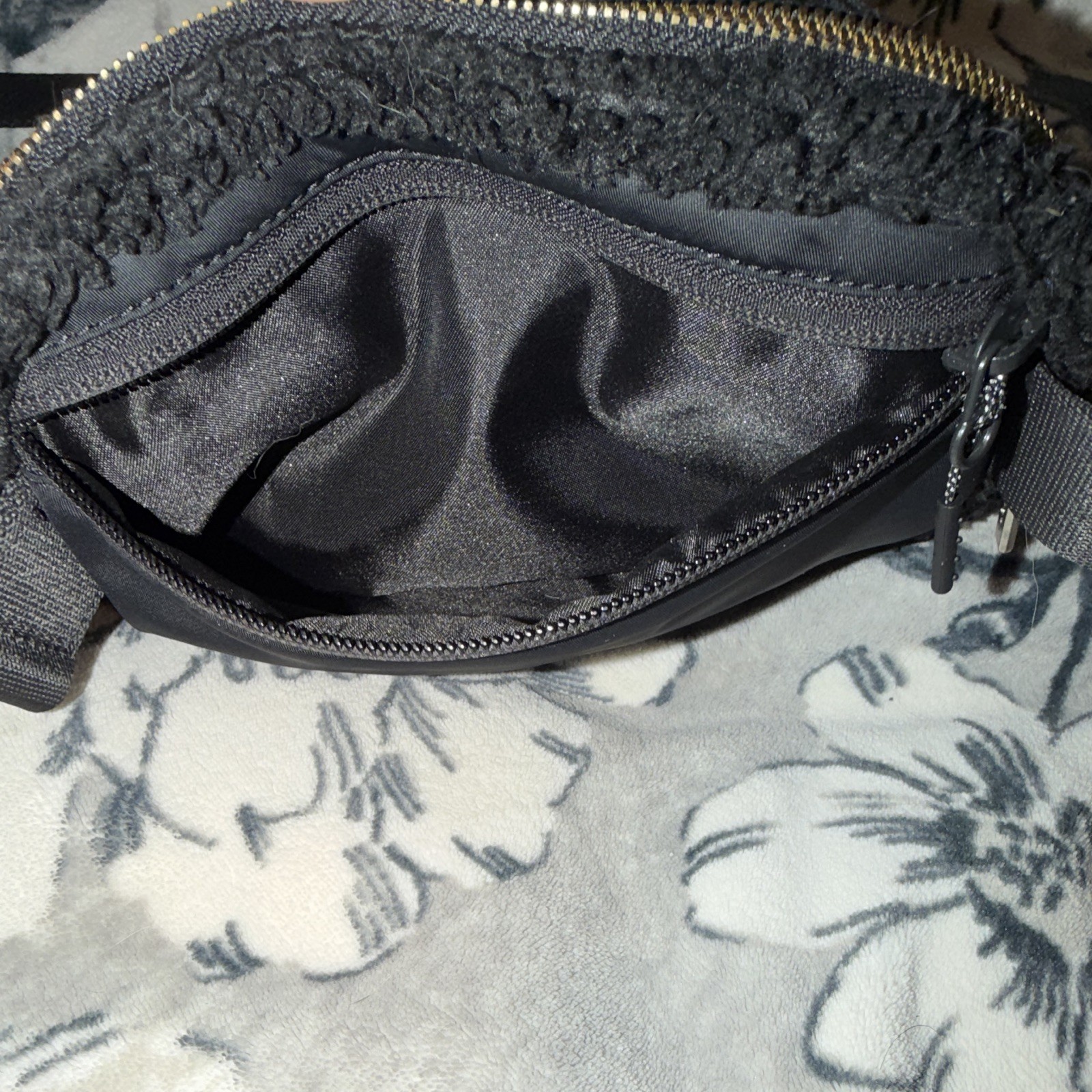 Lululemon Black Crossbody Bag Zip Closure Adjustable Strap Inner Pockets