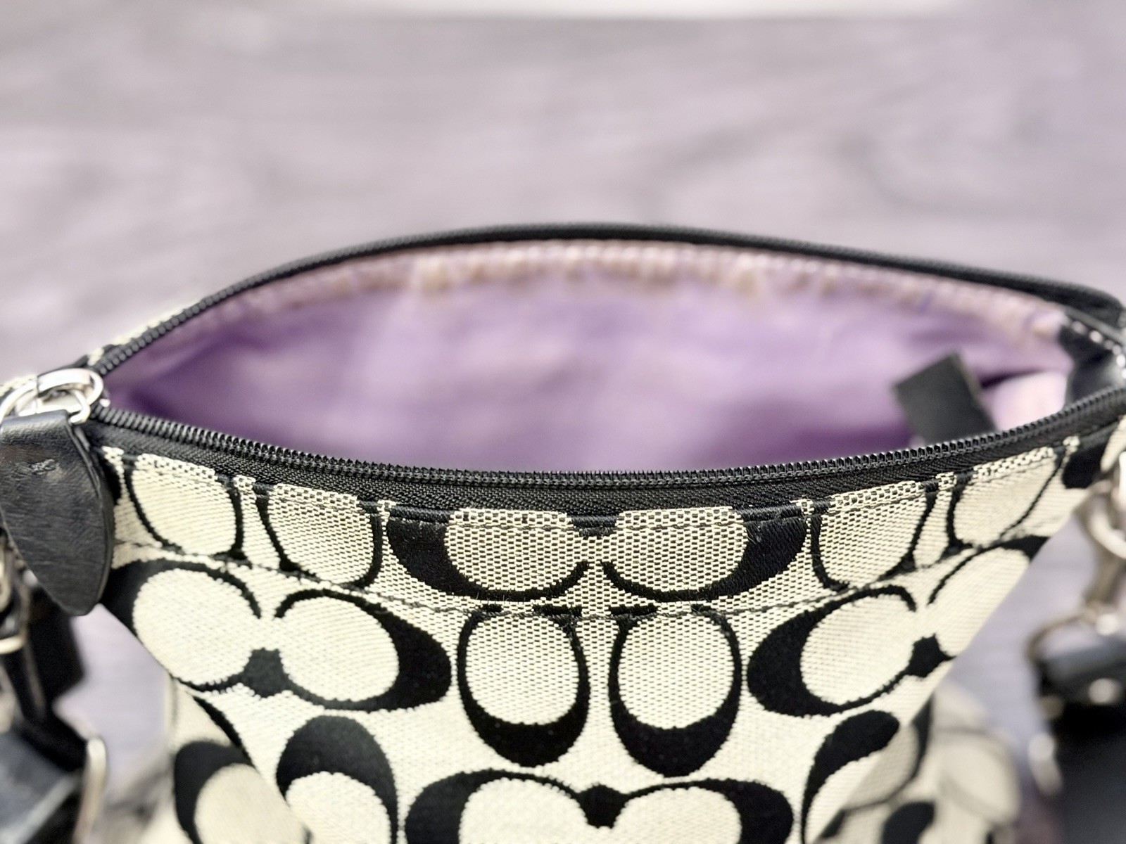 Authentic Y2K VTG Coach Black Signature Canvas Crossbody Swingpack F45026
