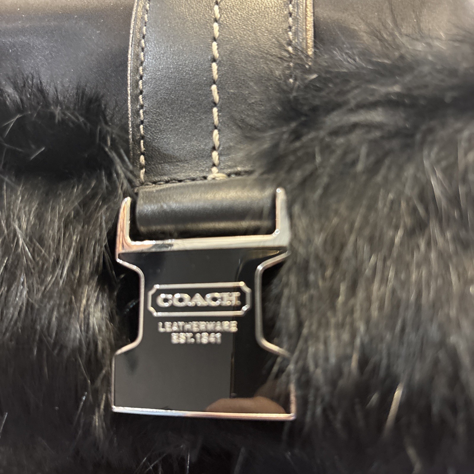 NICE COACH LTD ED BLACK SIGNATURE C POCKET SKI FLAP HARE FUR BAG PURSE 3590 RARE