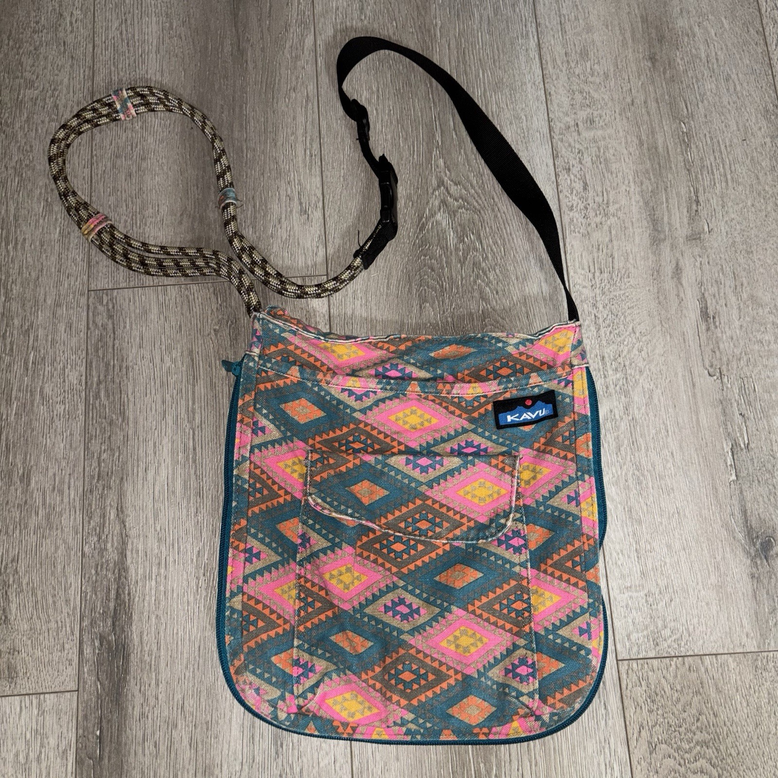 KAVU Keeper Boho Crossbody Purse Southwest Tribal Geometric Canvas Bag