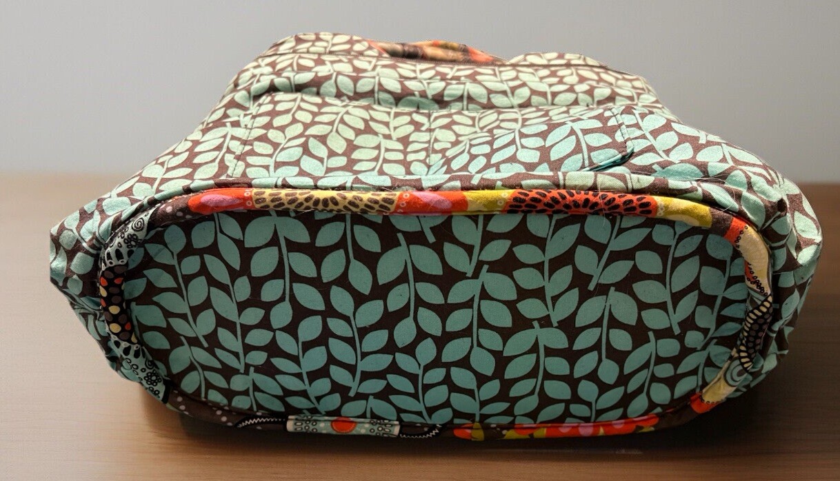 EUC Vera Bradley Medium Double Handle 2 Side Slip Pockets Purse Flower Shower