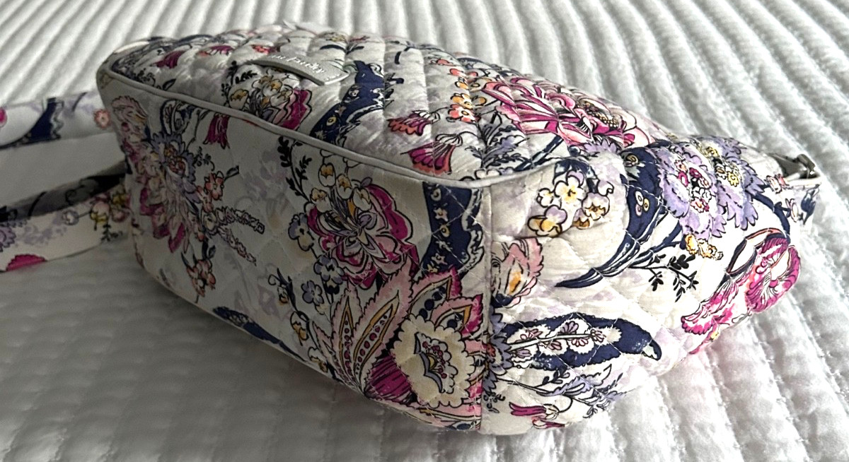 VERA BRADLEY Woman’s Large Crossbody Purse in “Hummingbird Park” Print