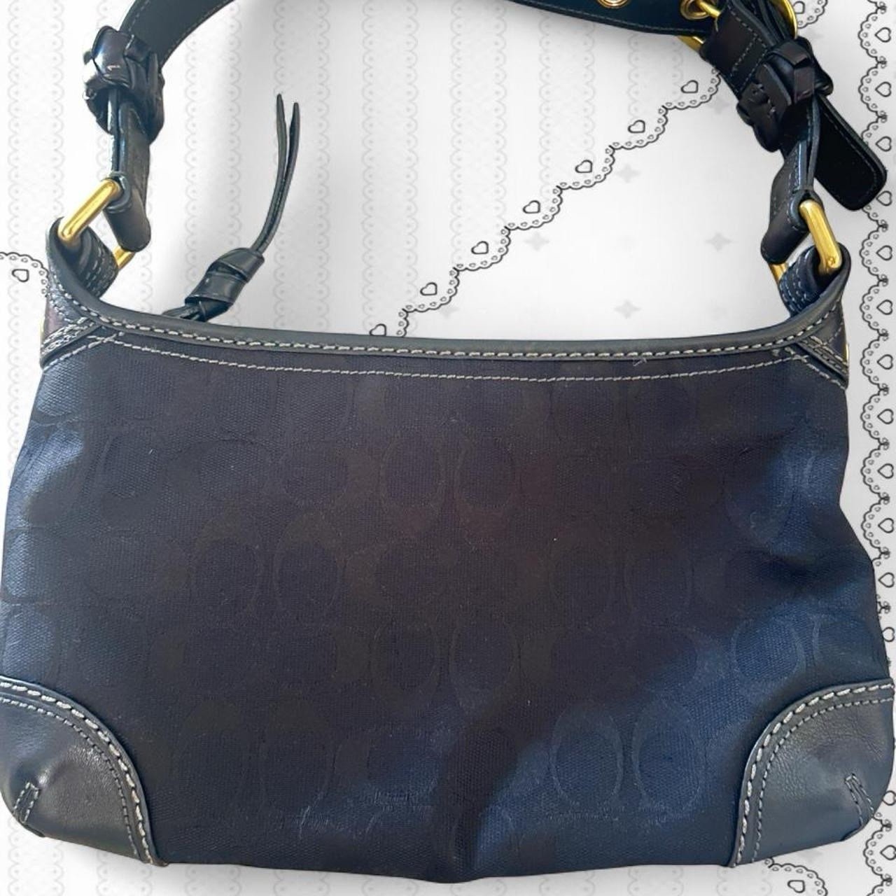 Classic coach shoulder bag, vintage and in good condition!