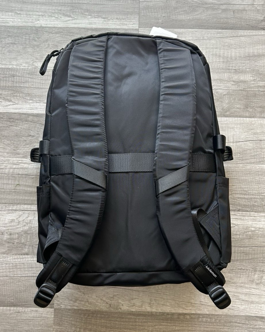 Lululemon New Crew Backpack Black 22L Excellent Condition