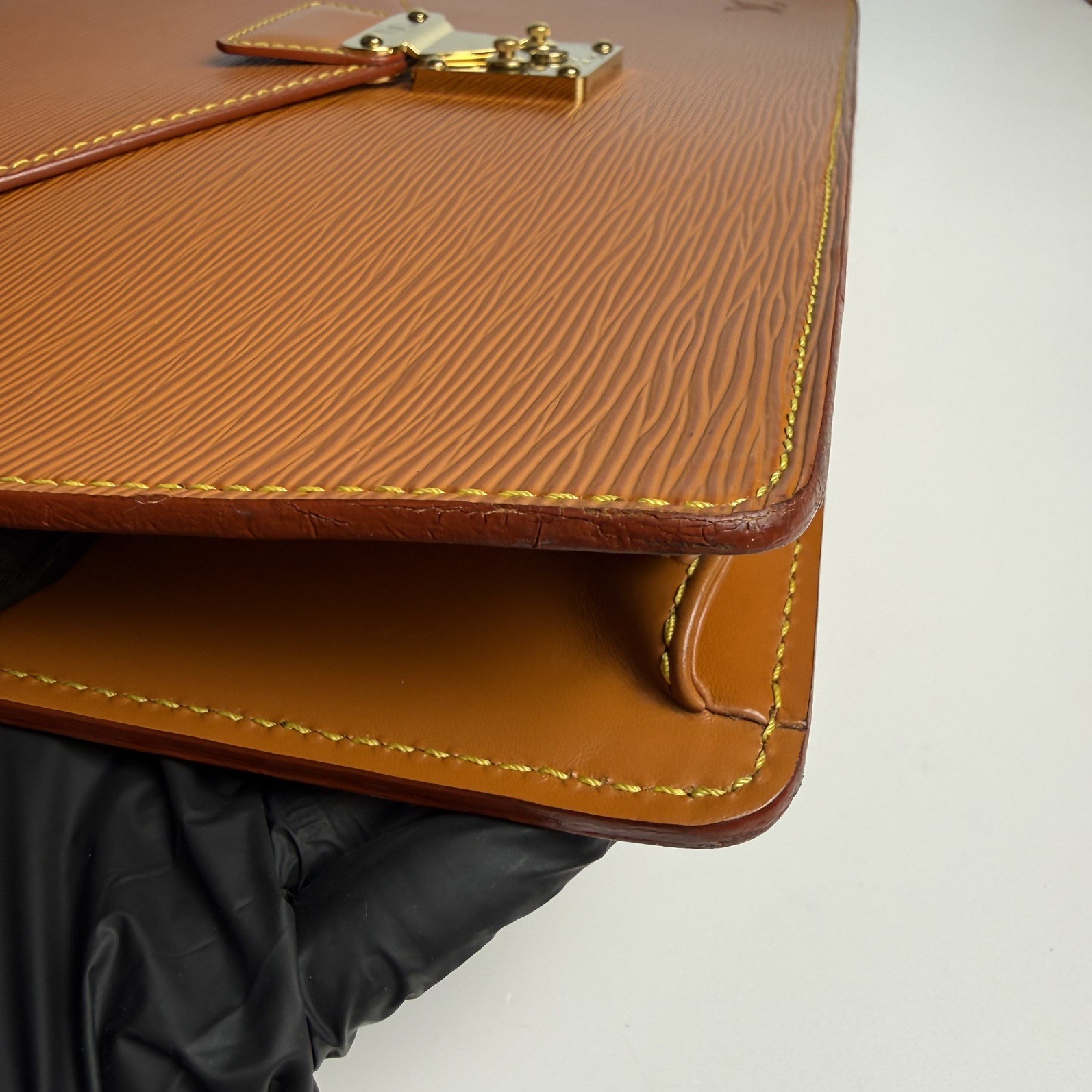 Vintage Louis Vuitton Serviette Fermoir briefcase in Epi Leather (Kenyan Fawn)