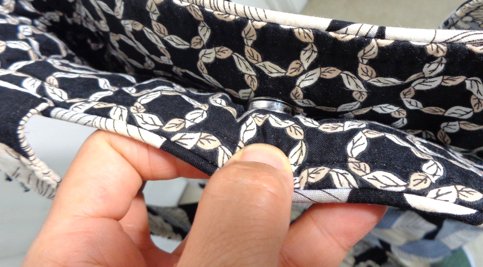 Vera Bradley Black and White Flower Tote Bag “Camellia” Pattern