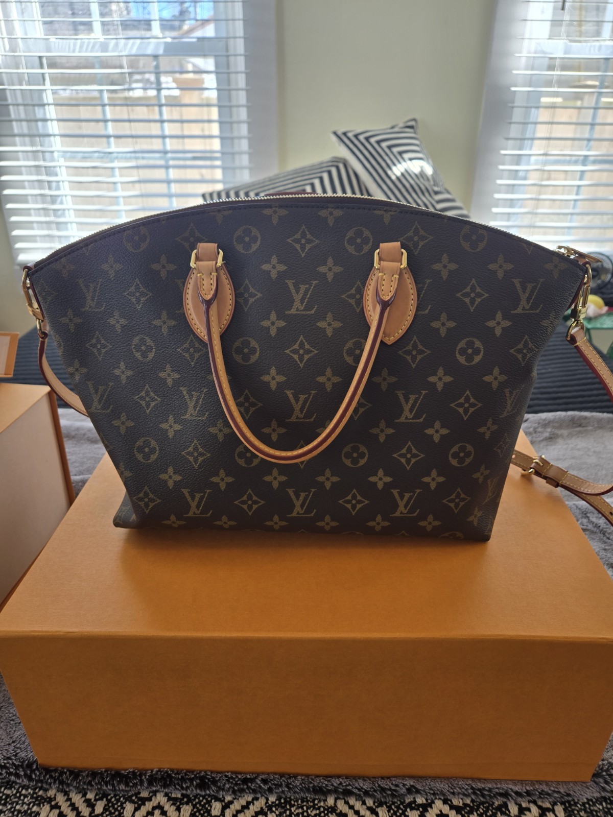 Louis Vuitton Monogram Satchel Top Handle Zip Bag Detachable Strap Box