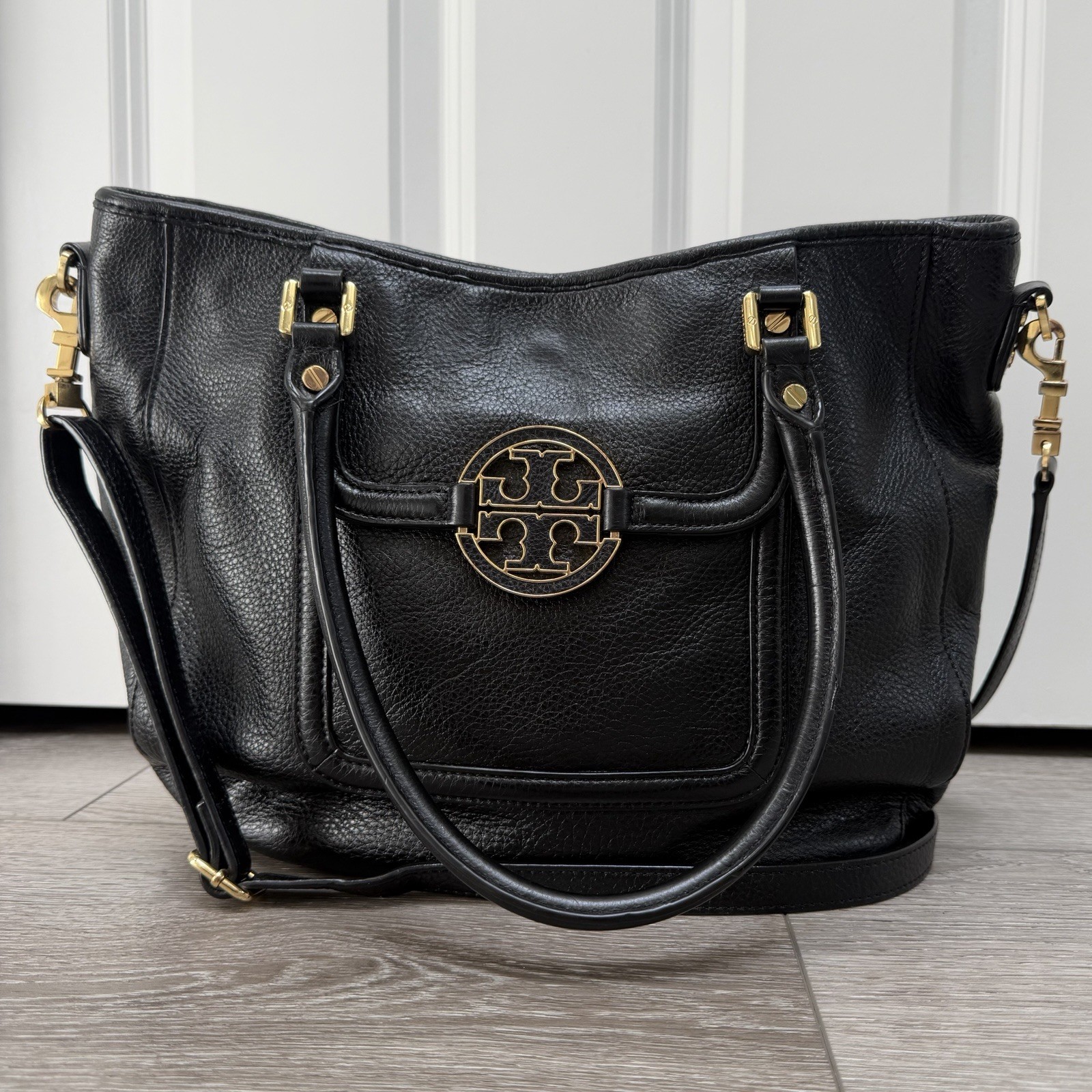 Tory Burch Amanda Classic Hobo Satchel Crossbody Handbag Black Pebbled Leather