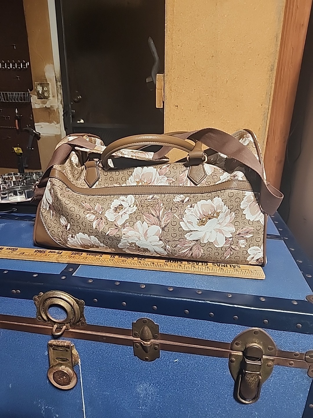 Guess cocoa floral women travel bag 18 inches