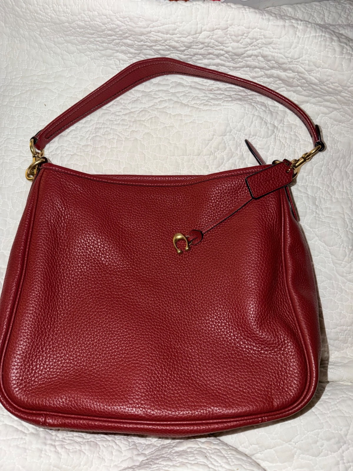 Coach purse Gold accent burgundy color vintage looking to sell 200$ obo
