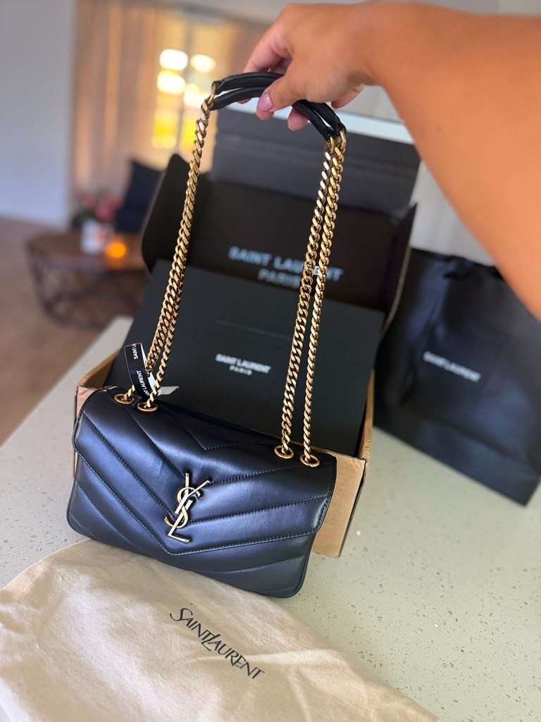 Saint Laurent Envelope Medium in Quilted Grain de Poudre Embossed Leather