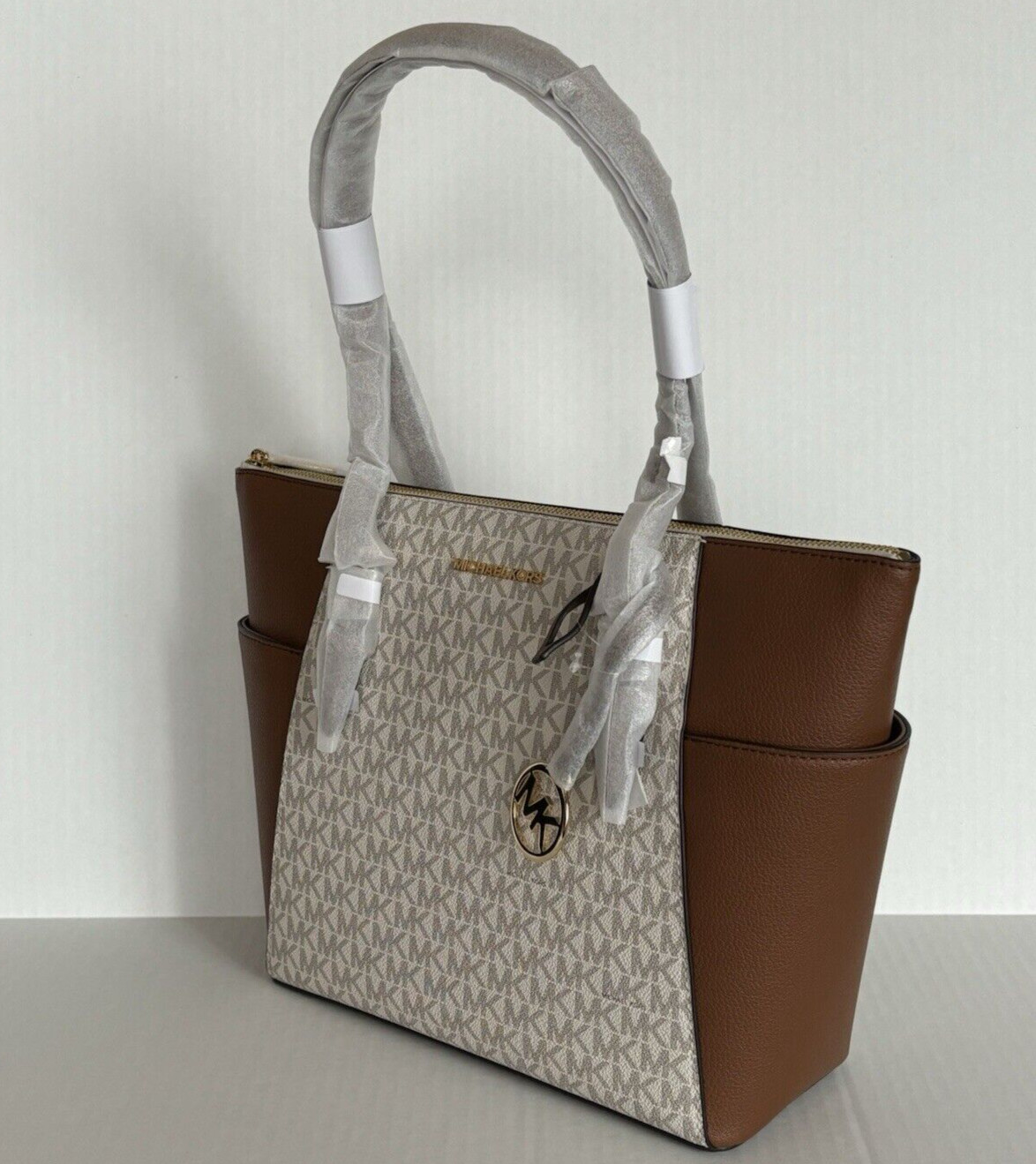 Authentic Michael Kors Charlotte Top Zipshoulder bag in Vanilla + wristlet