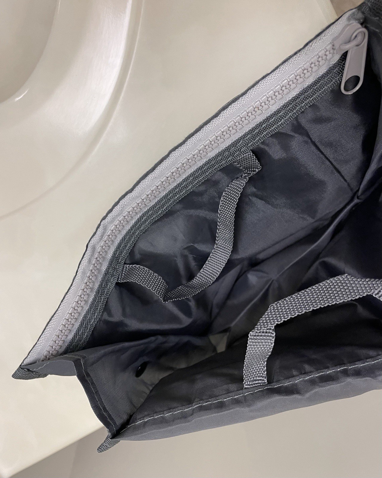 Purse Organizer Gray Mesh Pockets Zip Close Open Center Travel Work Home