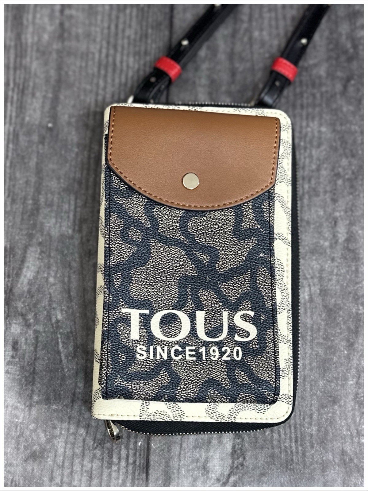Black and Beige TOUS Kaos Icon Hanging Phone Pouch With Wallet NWOT #200