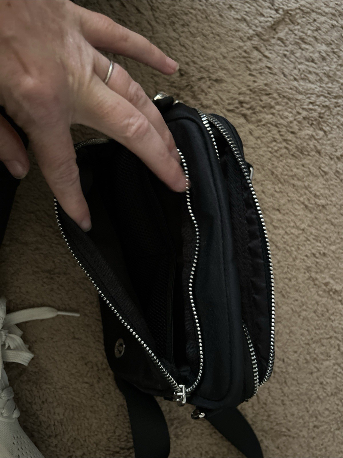 Lululemon Everywhere Crossbody 3L LargeMetal Hardware