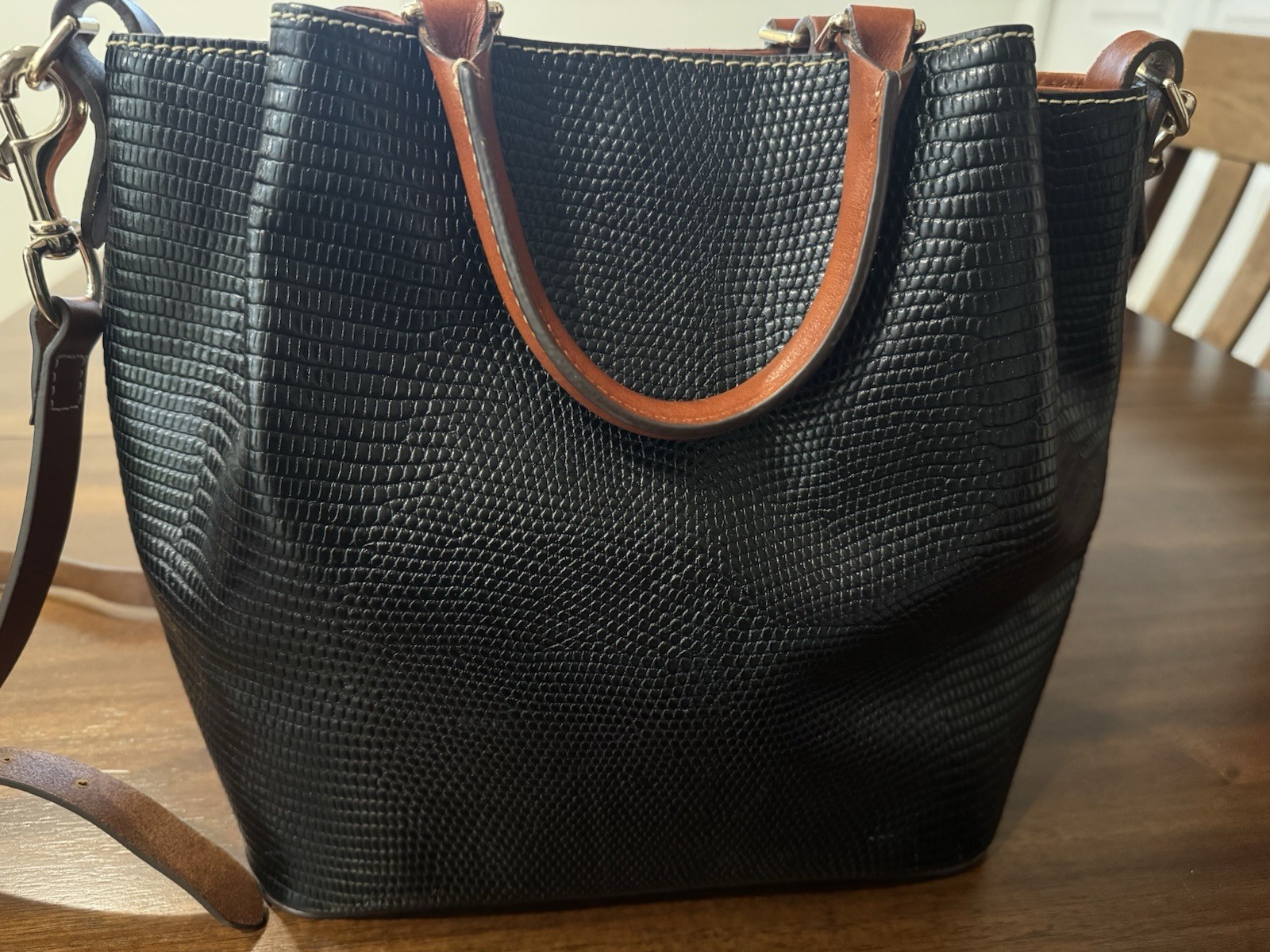 Dooney & Bourke Genuine Leather Pebble Grain Tote Detachable Strap Red Lining