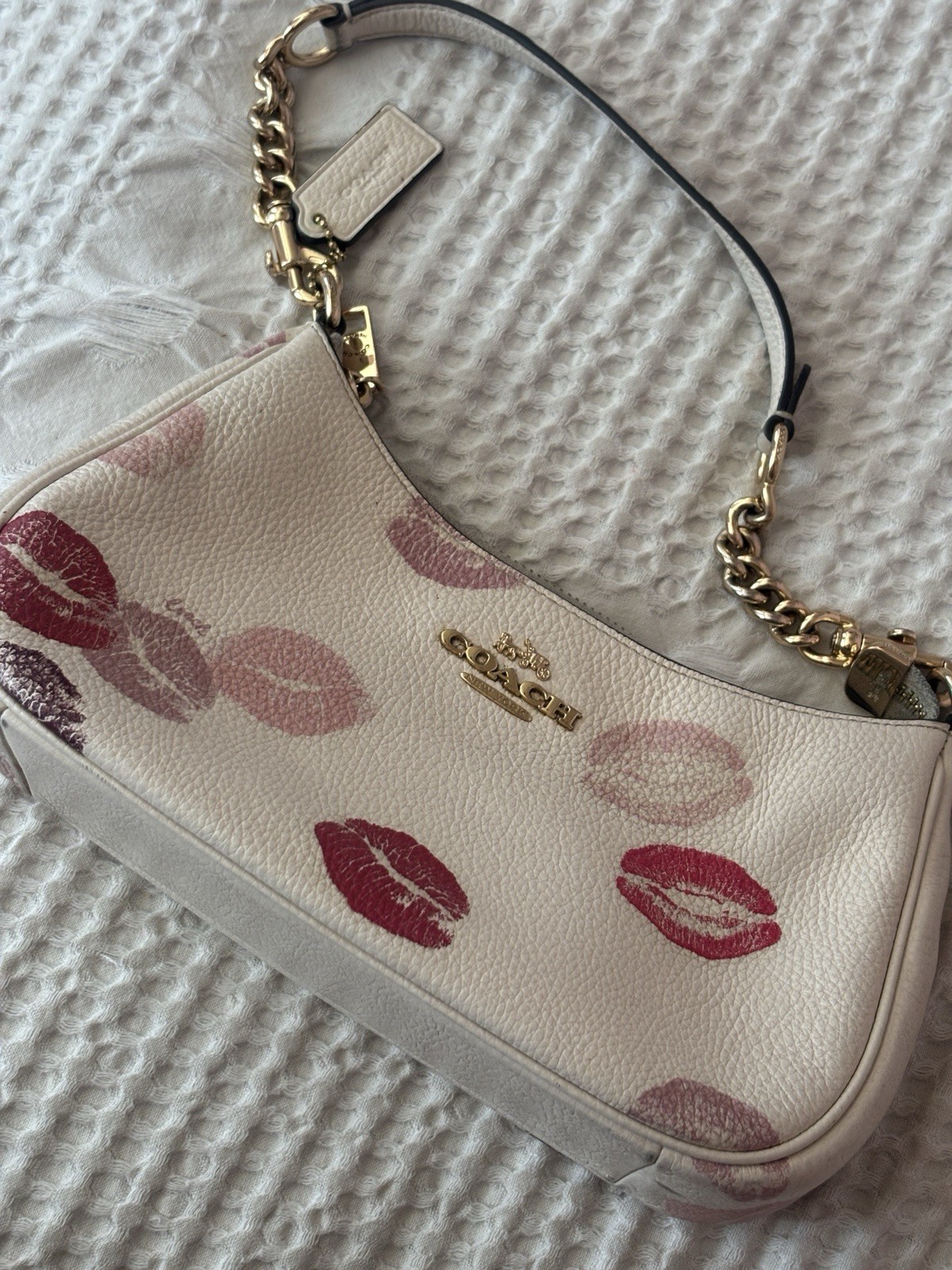 Coach White Lips Print Zip Shoulder Bag w/ Gold Chain & Detachable Strap