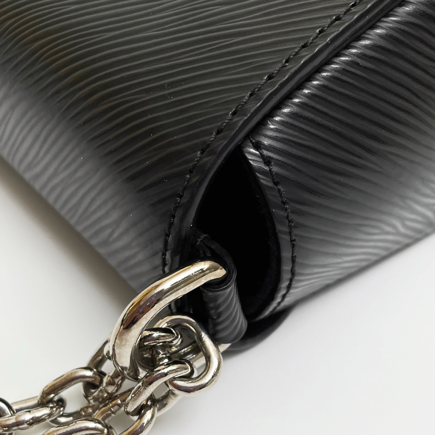 Authentic Louis Vuitton Twist MM Black Epi Leather Silver Hardware Shoulder Bag