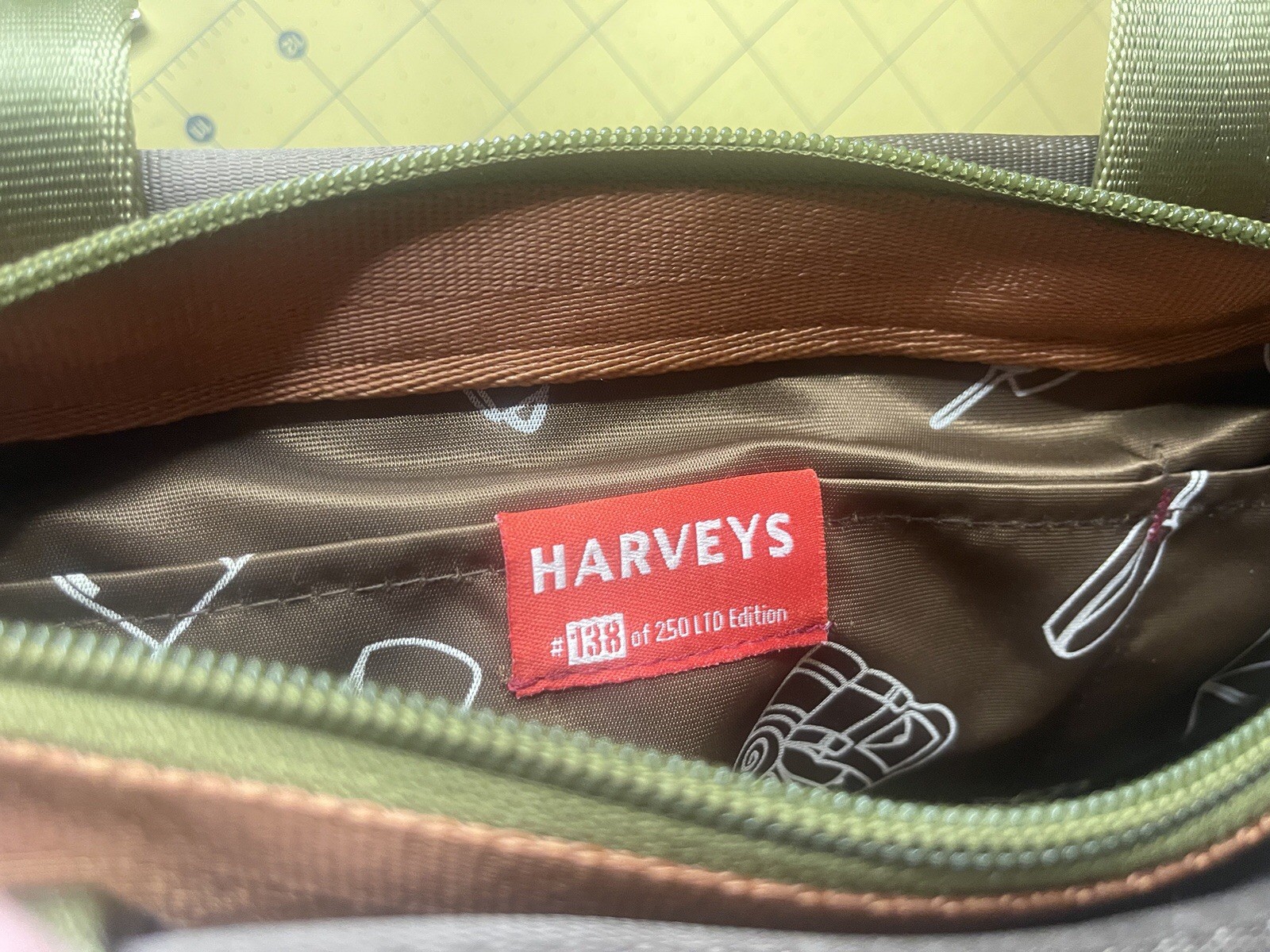 Harvey’s Seatbelt Bag Trail Mix Camping Brown/Green Ltd Ed #138/250 W Keychain