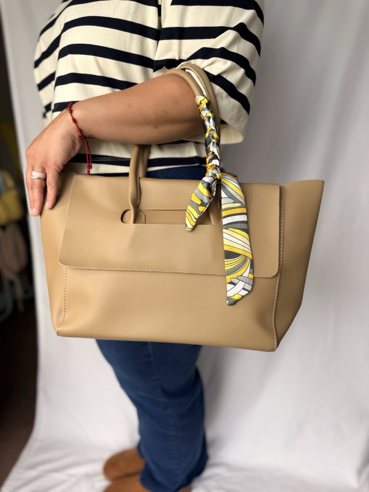 Women’s Beige Tote Bag Top Handle Medium Inner Pockets