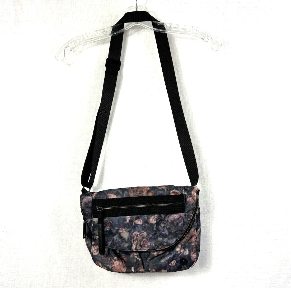 Lululemon Festival Crossbody Bag II 5L Frosted Rose Multi Black Full Zip