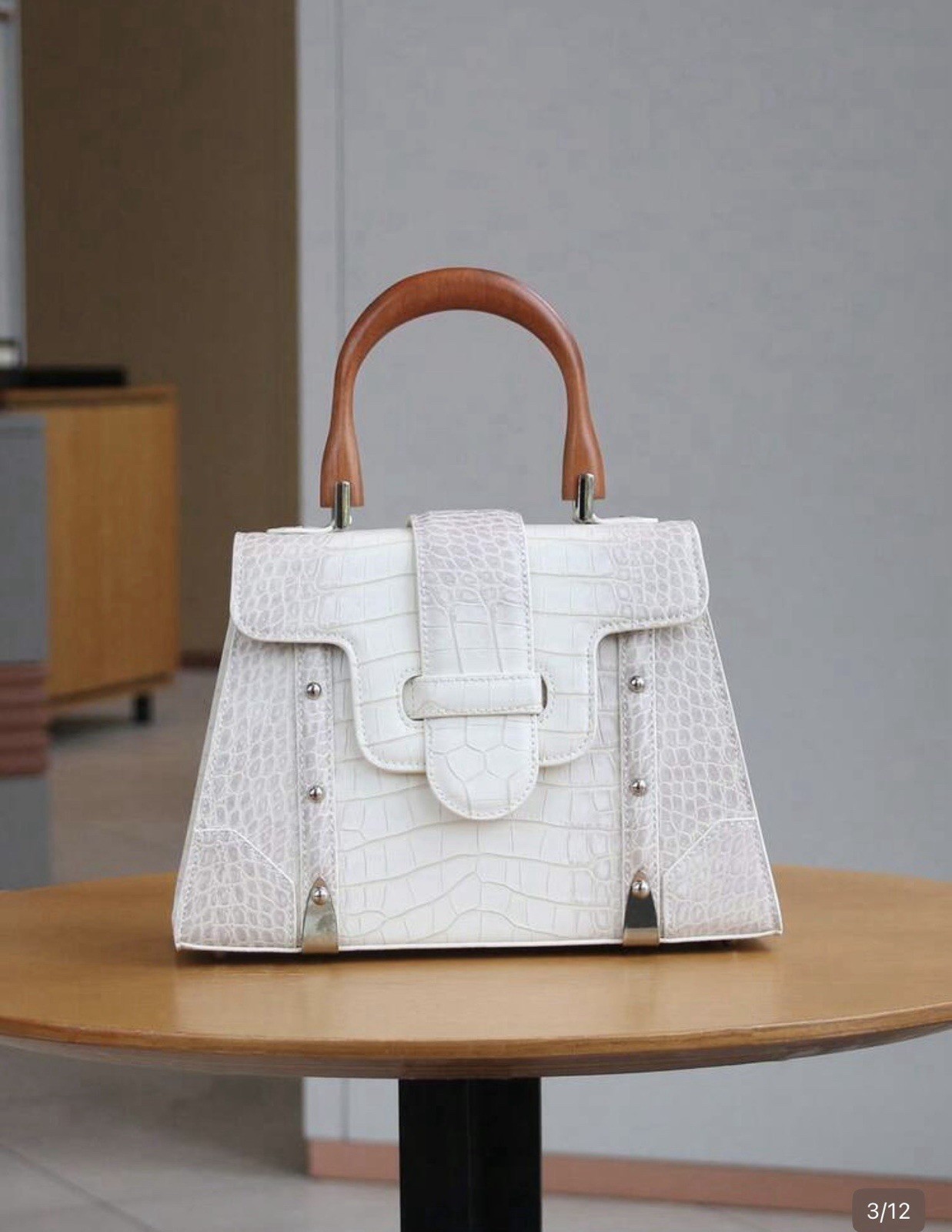 Women’s High End Luxury Large Capacity Crocodile Embossed Woorden Handle Handba