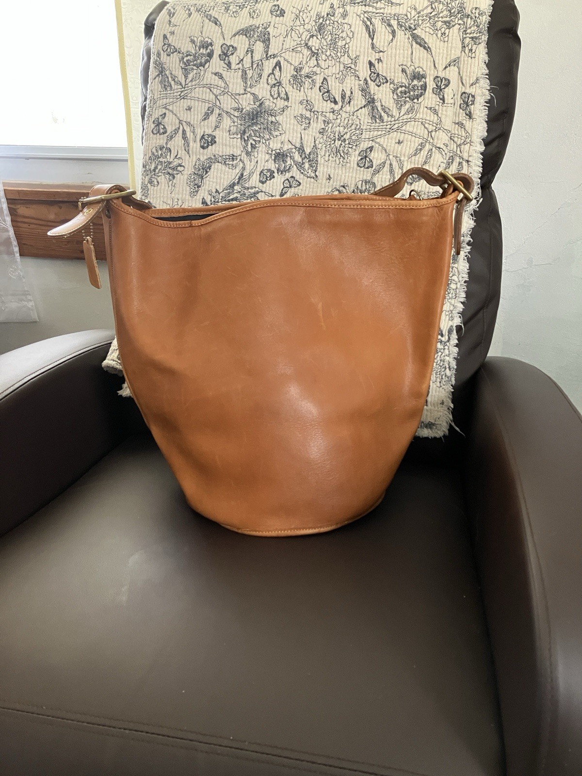 Vintage Coach NYC British Tan Duffle Feed Sac Style 9085