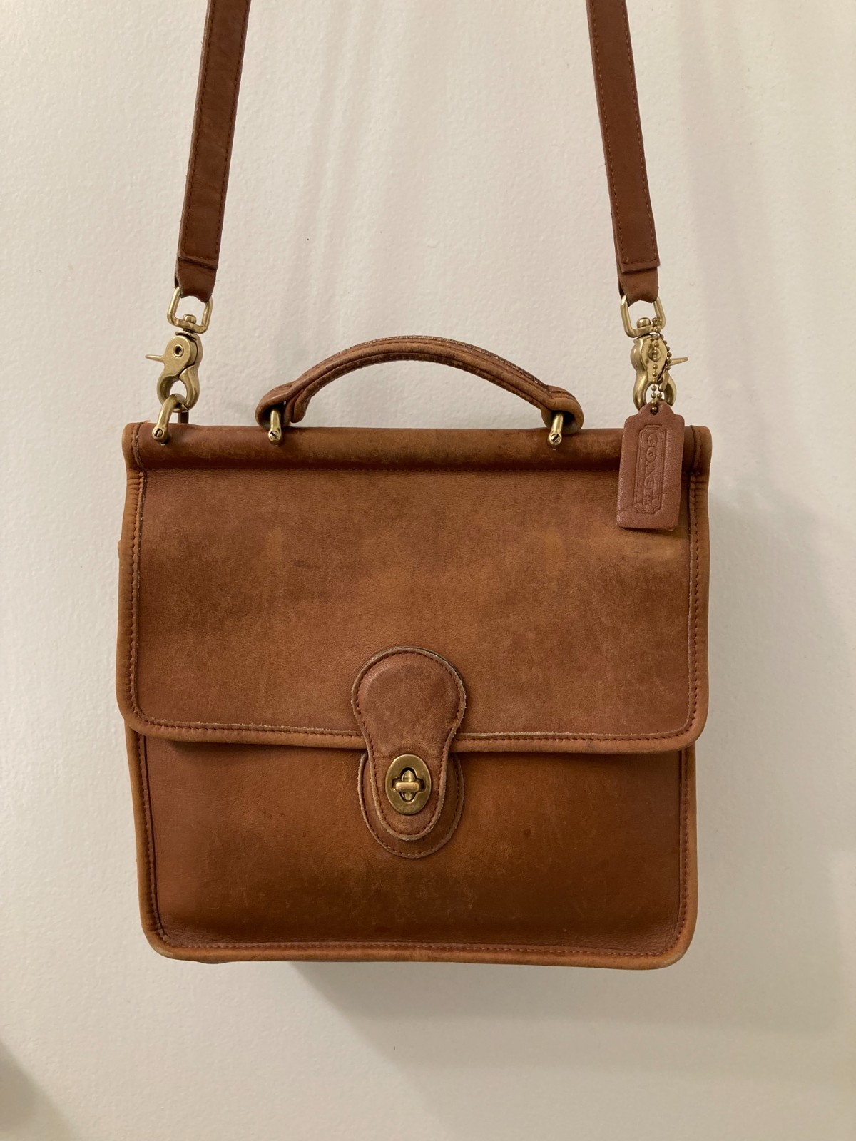 COACH Iconic Vintage Willis British Tan Leather Crossbody Bag No. C5B-9927