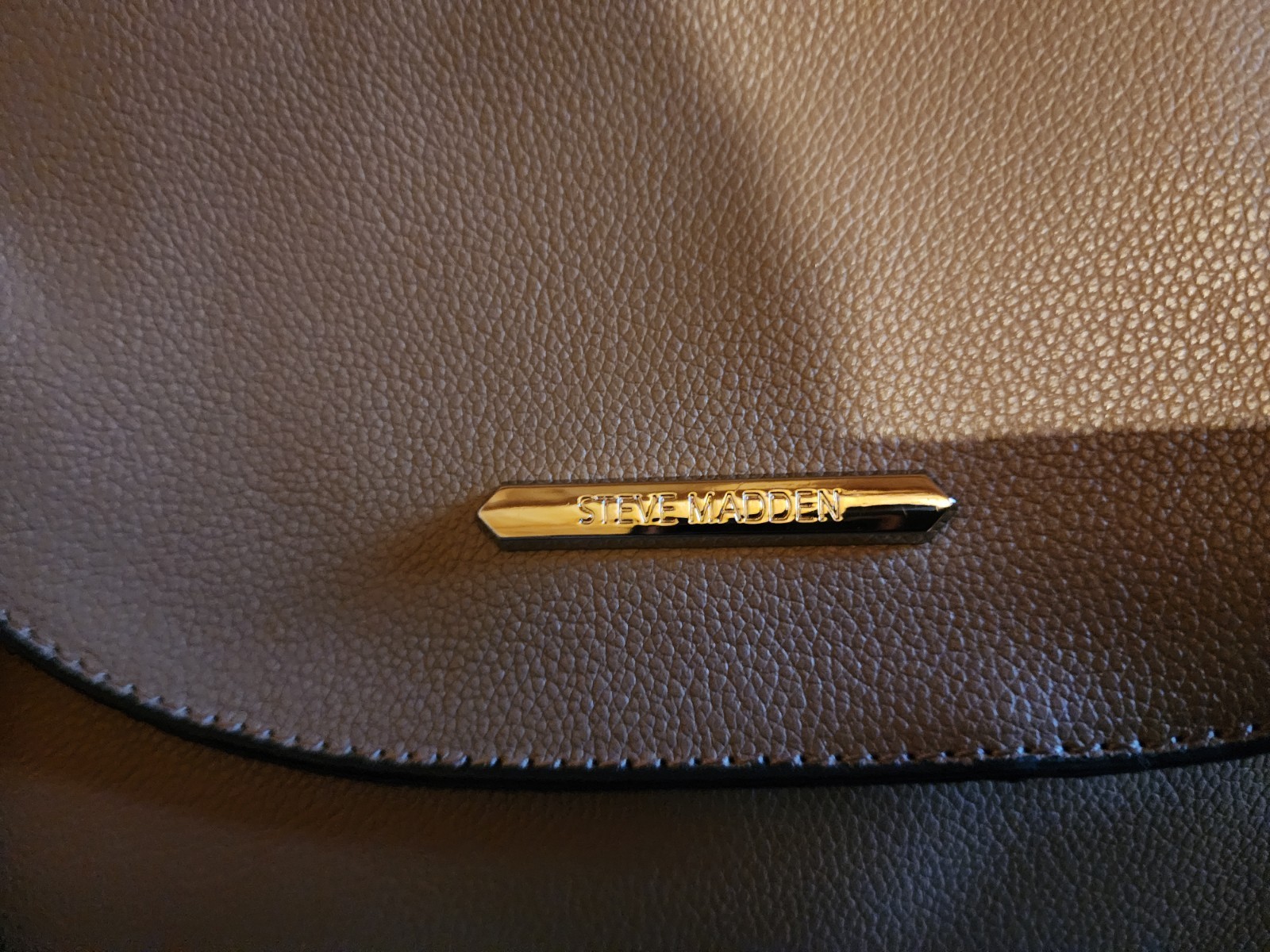 Steve Madden Beige Pebbled Shoulder Bag, Zip/Magnetic Closure, Gold Hardware