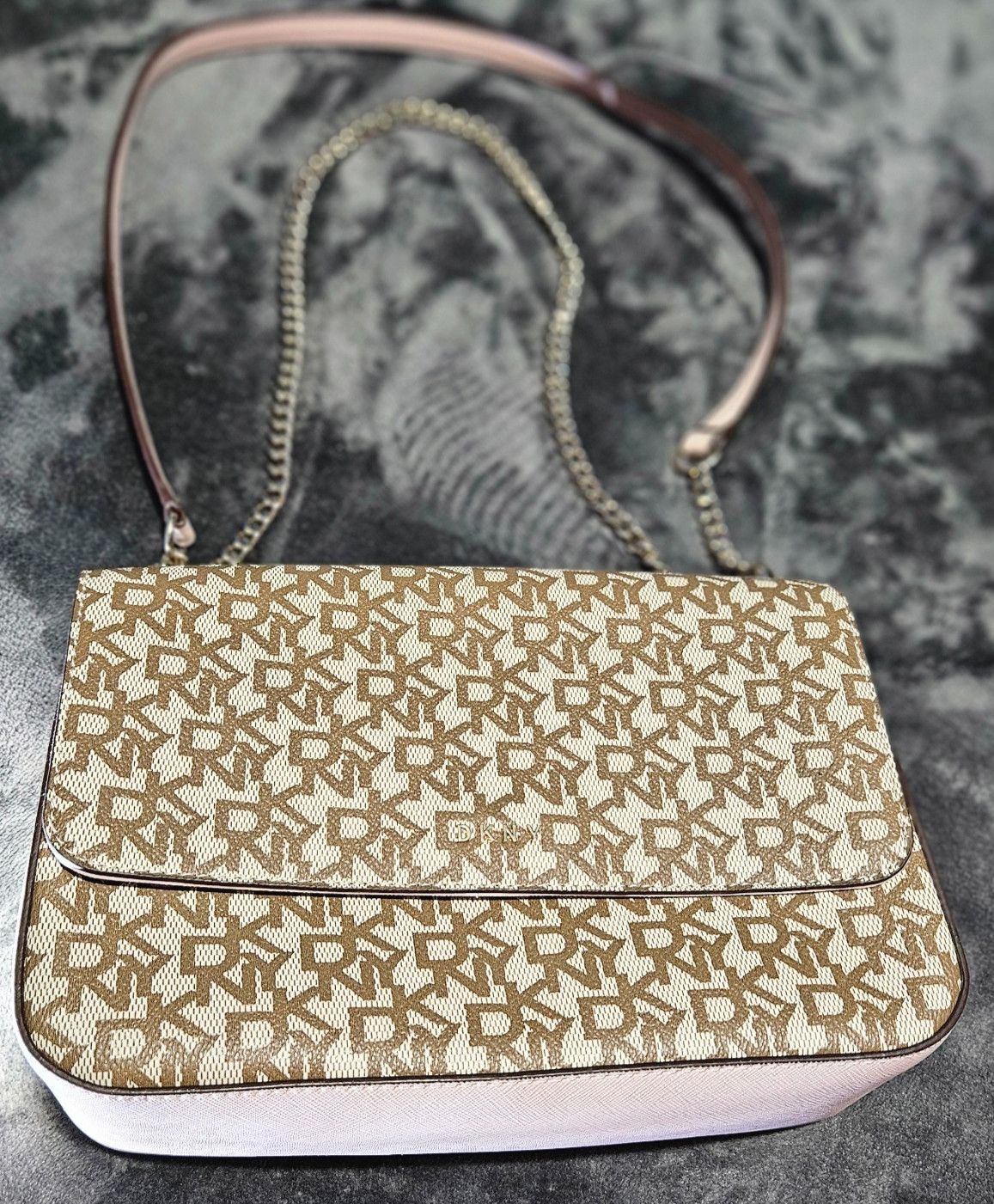 DKNY Crossbody/Shoulder Bag/Purse Brown Logos GOLD Chain Pink Strap & Sides NEW