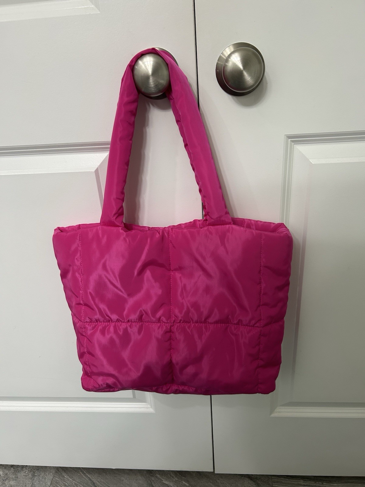 Pink Lightweight Puffer Tote Bag. Height 11″ Width 17″ Handle Drop 9″