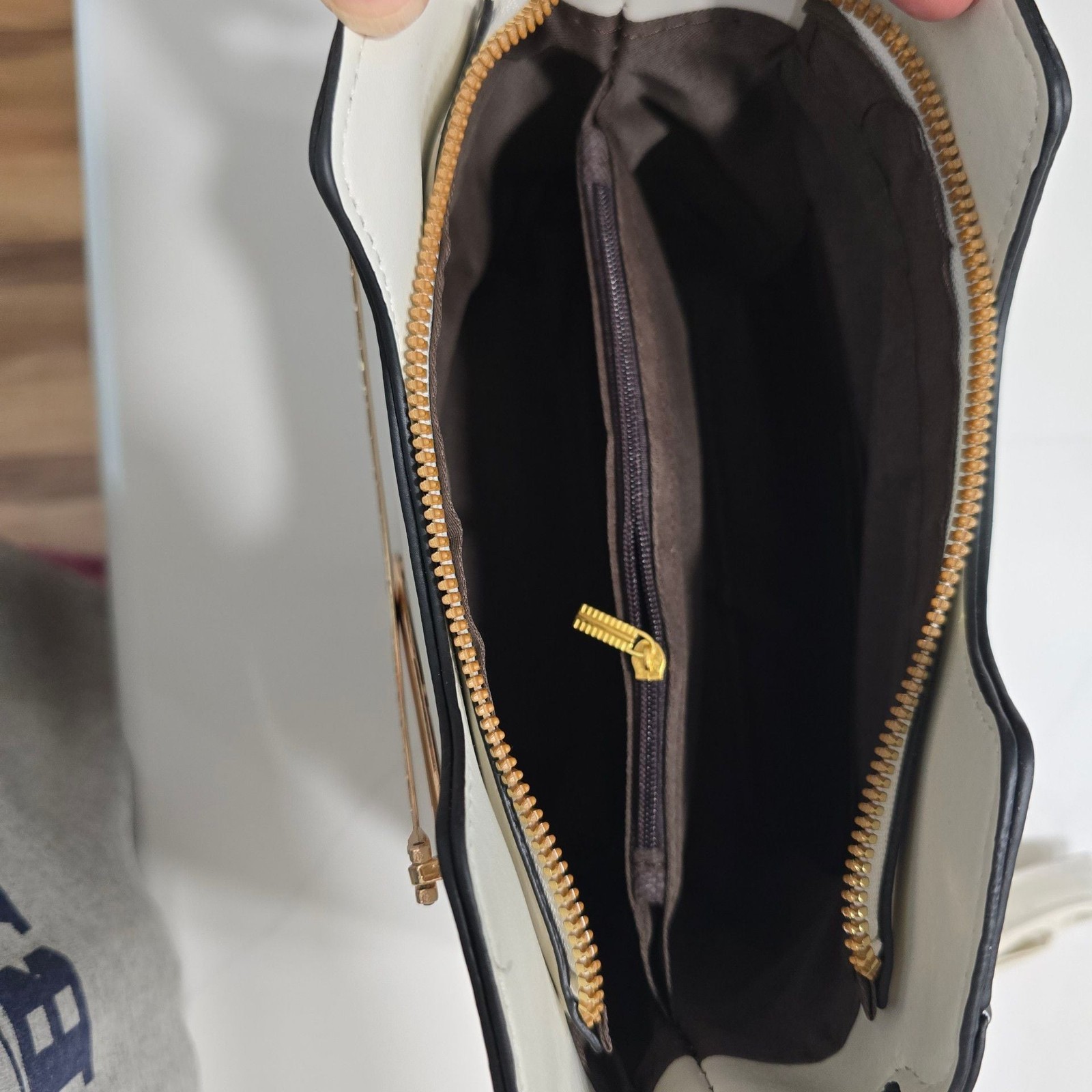 Metal Handle Square Bag Fashion White Contrast Binding.