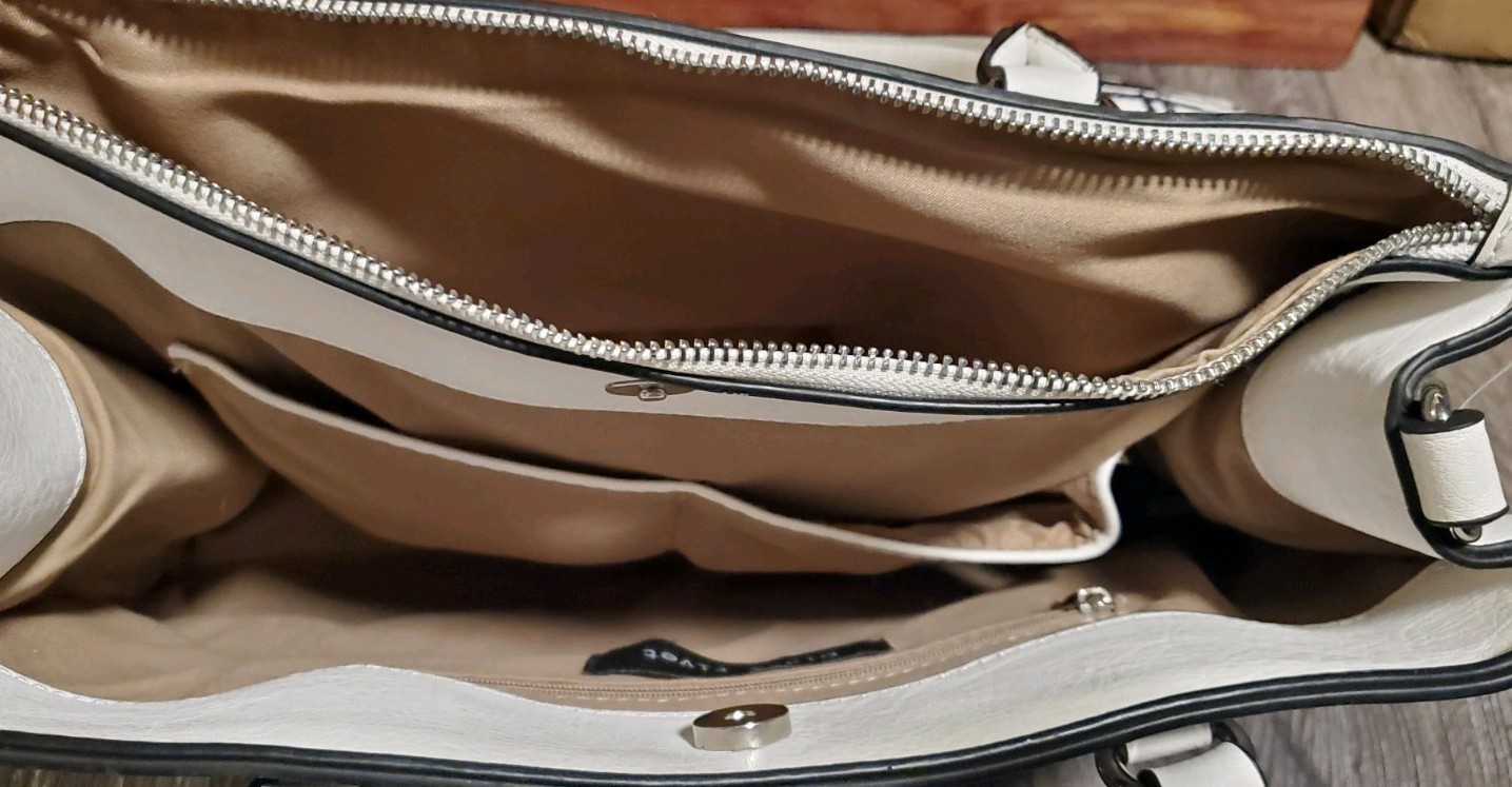 Black Rivet Shoulder Bag White/Black Zip & Snap 15in x 10in x4in